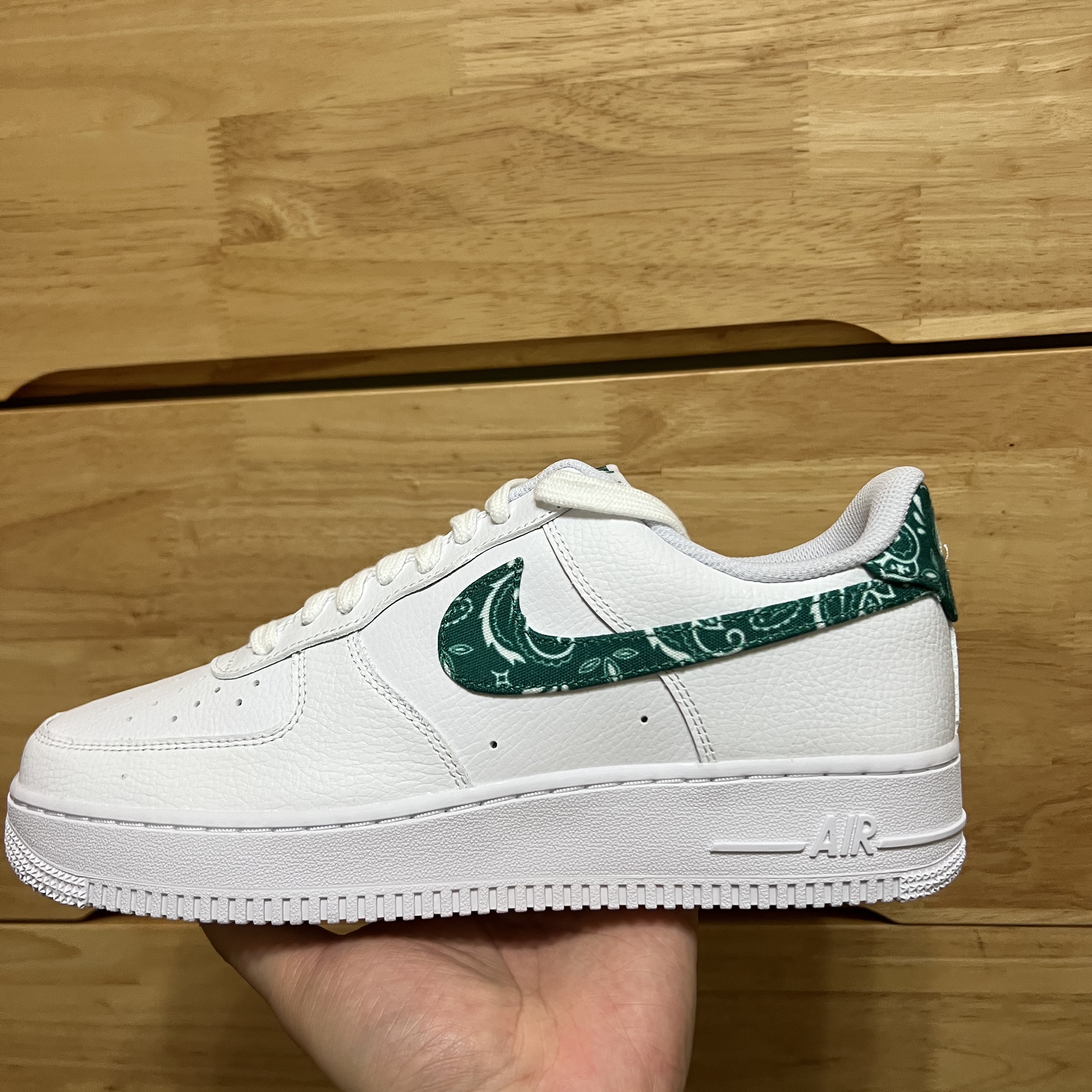 (W) Nike Air Force 1 '07 Essential Paisley Swoosh White Malachite 착용 스타일 - 2