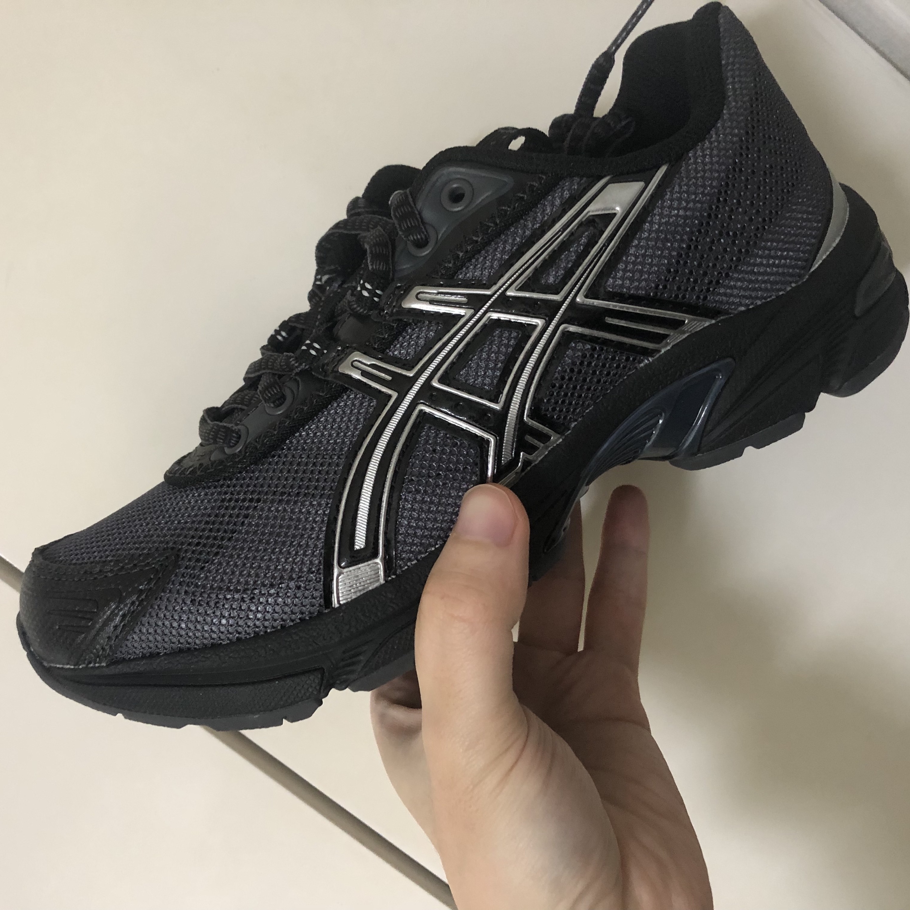 Asics UB2-S Gel-1130 Asphalt Pure Silver 착용 스타일