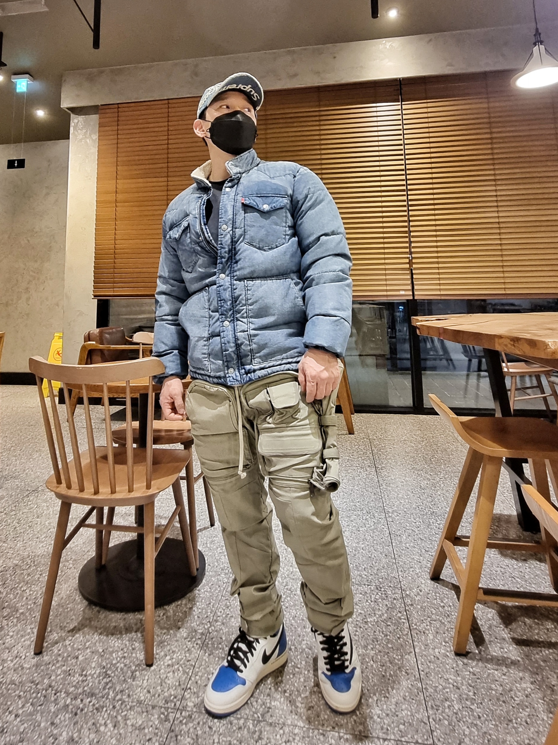 Supreme Frayed Logos Denim Camp Cap Blue - 21SS, Jordan 1 x Travis Scott x Fragment Retro High OG SP Military Blue 착용 스타일 - 2