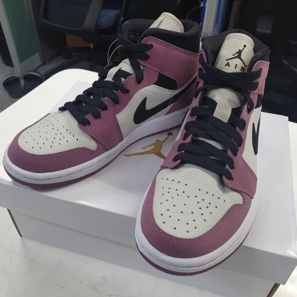 (W) Jordan 1 Mid SE Light Mulberry 착용 스타일 - 1