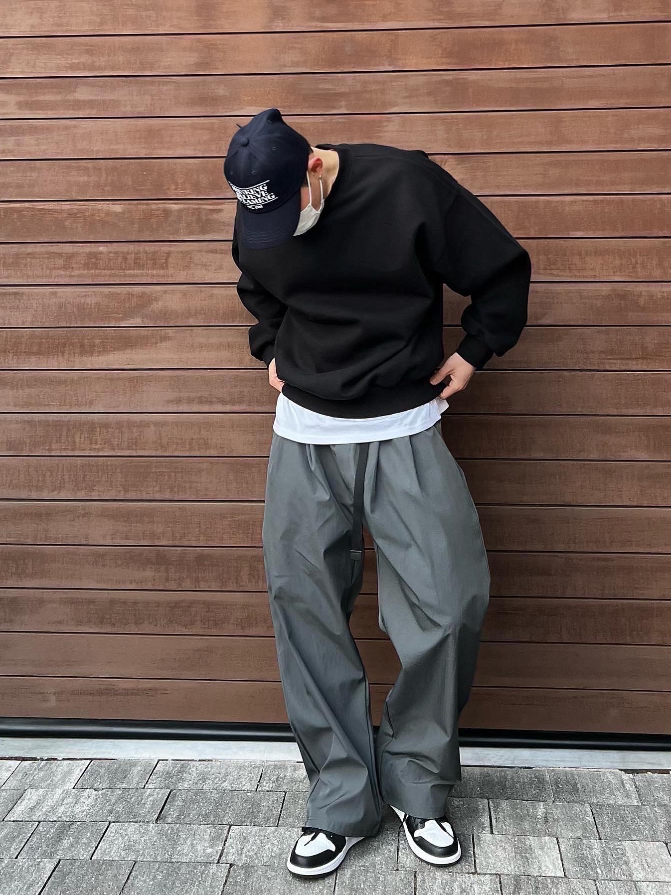 Jordan 1 Low Black Particle Grey 착용 스타일 - 1