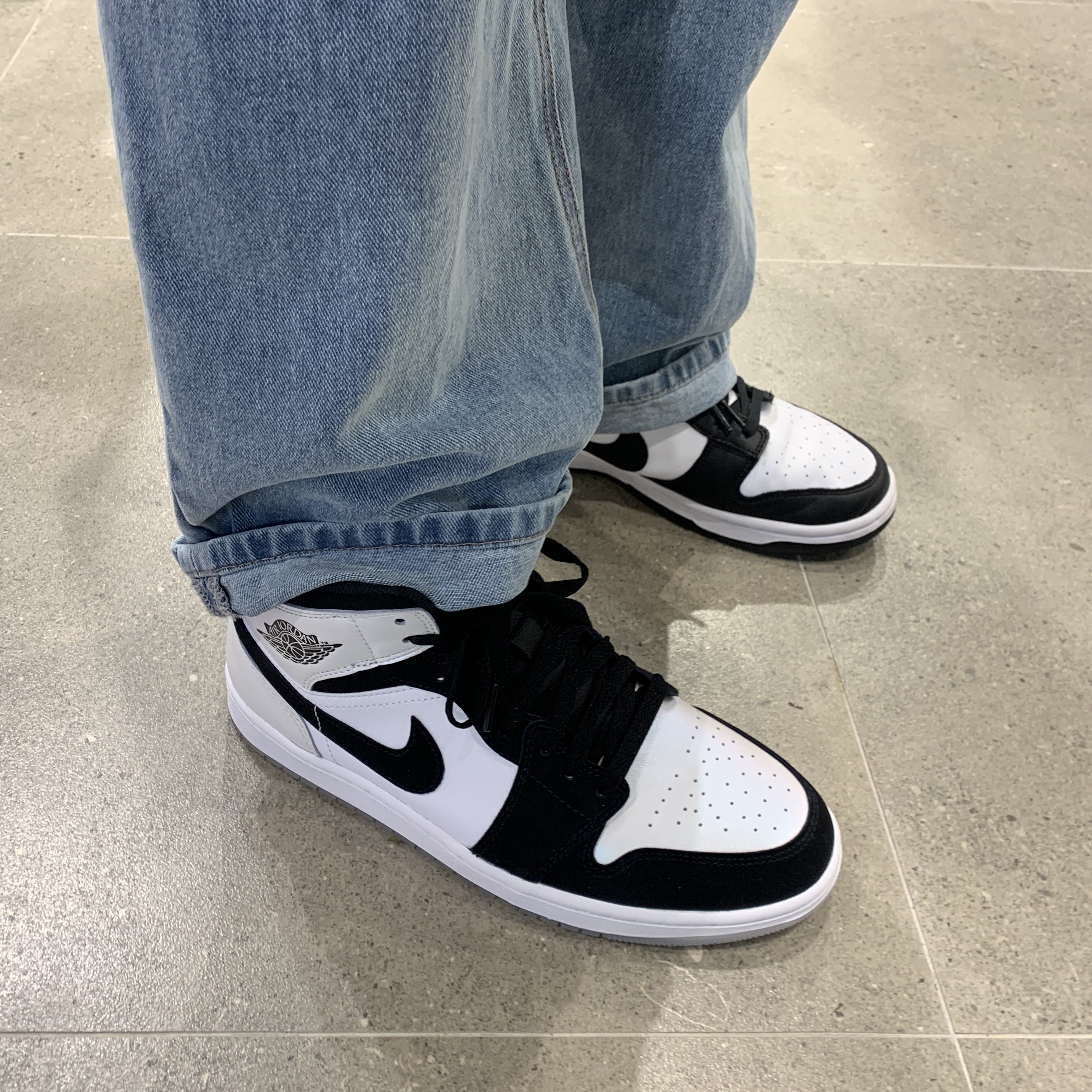 Jordan 1 Mid SE Diamond, Nike Dunk Low Retro Black 착용 스타일
