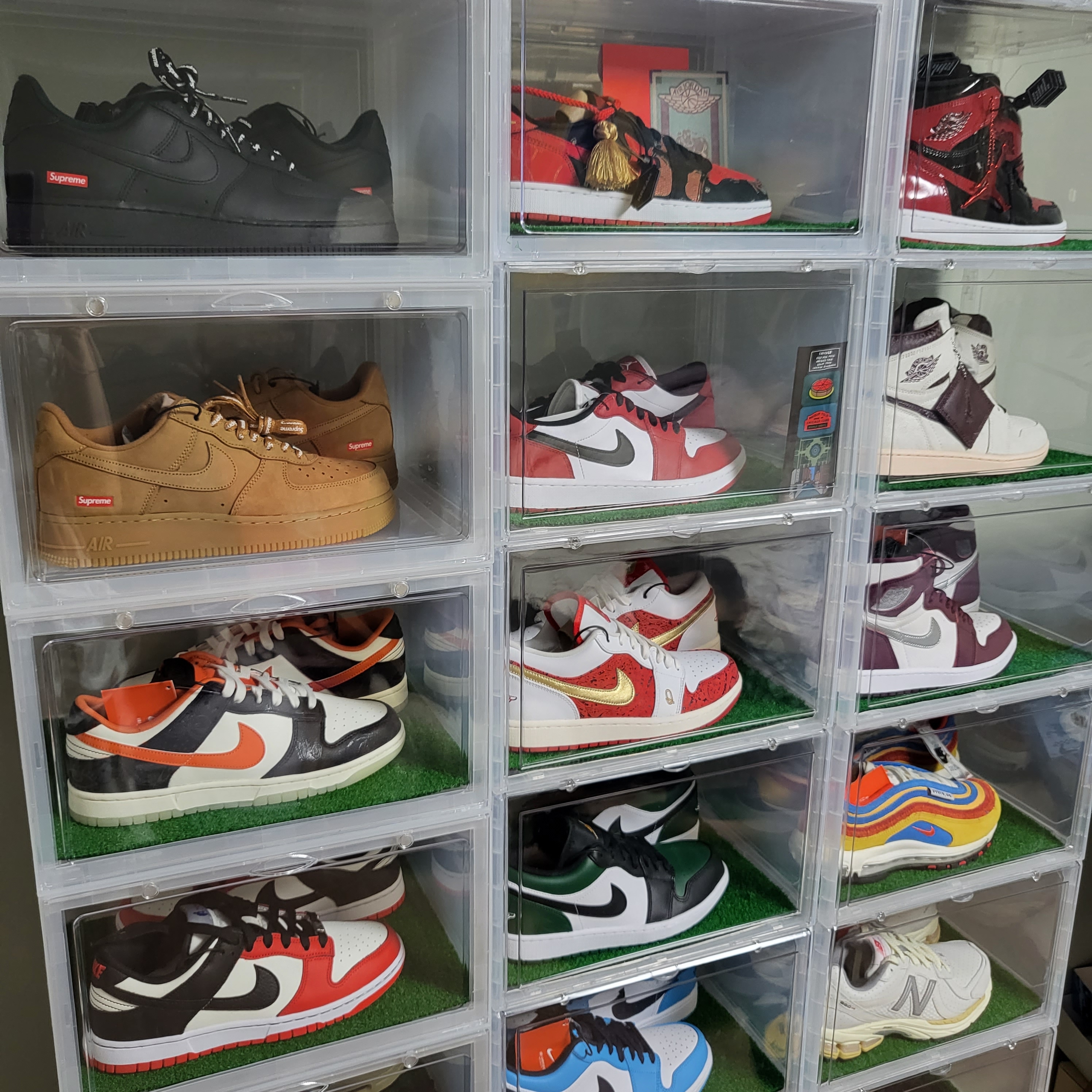 Jordan 1 Low OG Chinese New Year, Nike x Supreme Air Force 1 Low Flax 착용 스타일