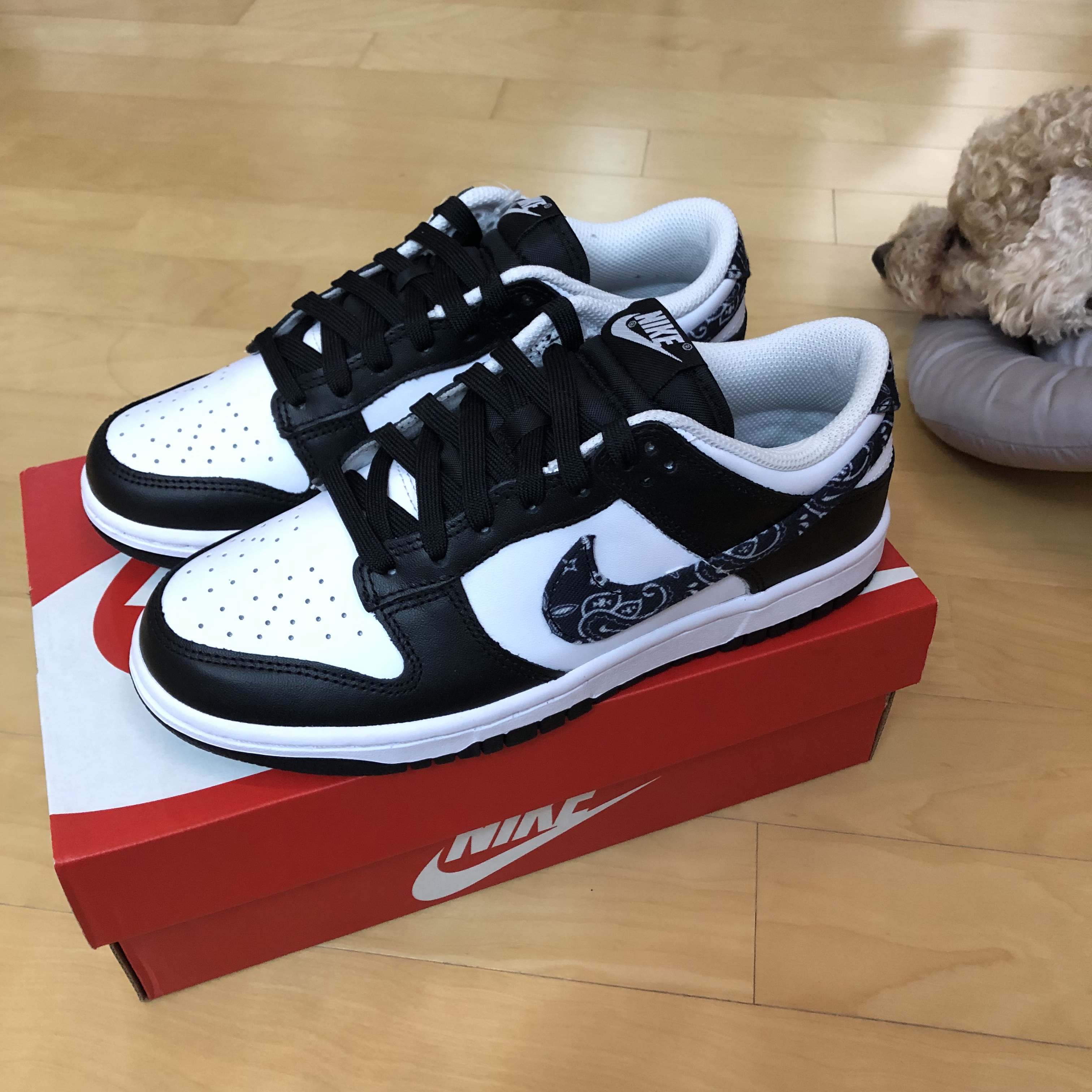 (W) Nike Dunk Low Essential Black Paisley 착용 스타일 - 2