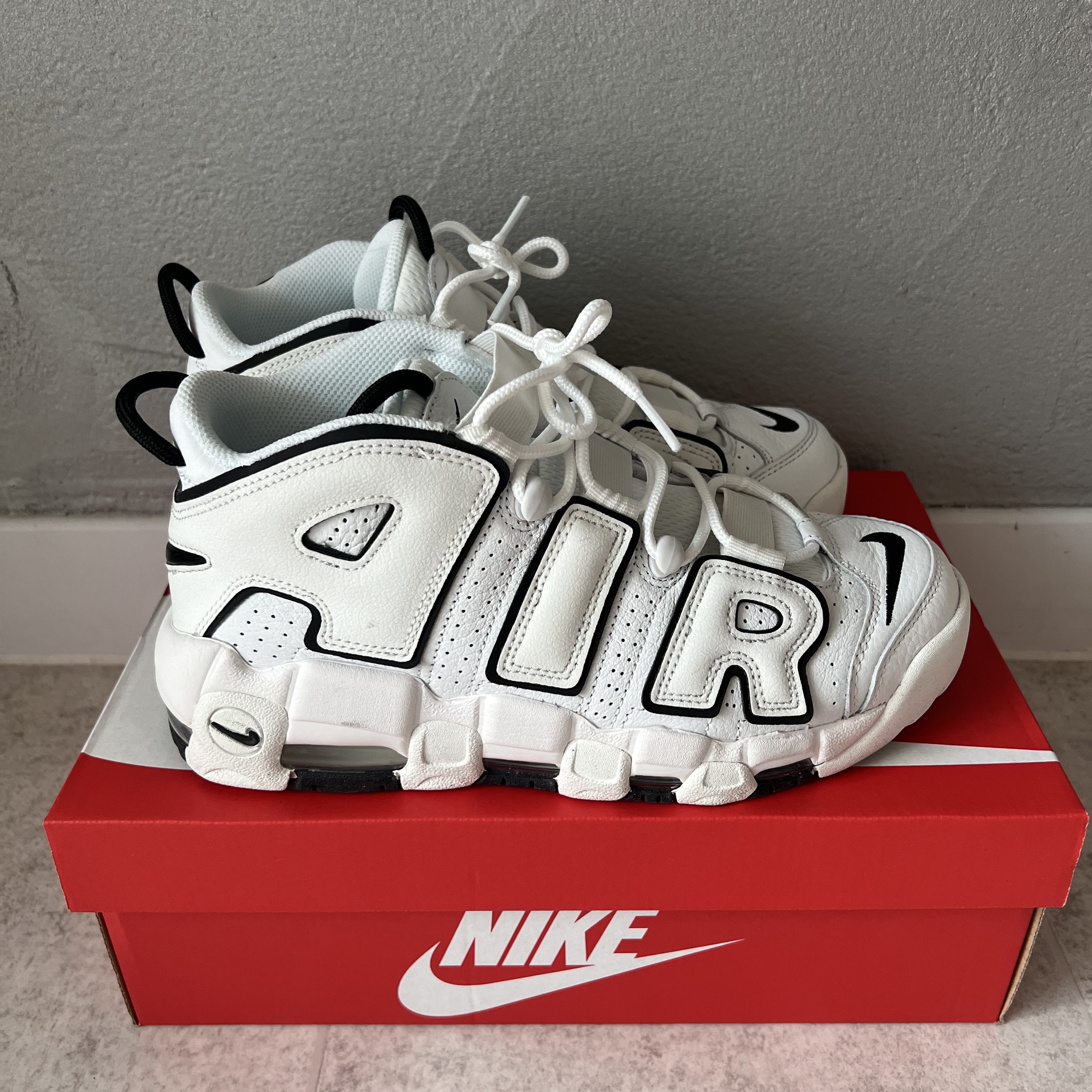 (W) Nike Air More Uptempo Summit White 착용 스타일 - 1