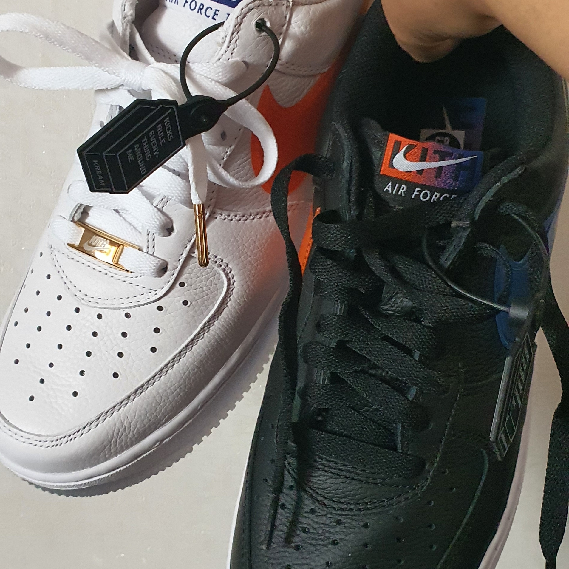 Nike x Kith Air Force 1 Low NYC White, Nike x Kith Air Force 1 Low NYC Black 착용 스타일