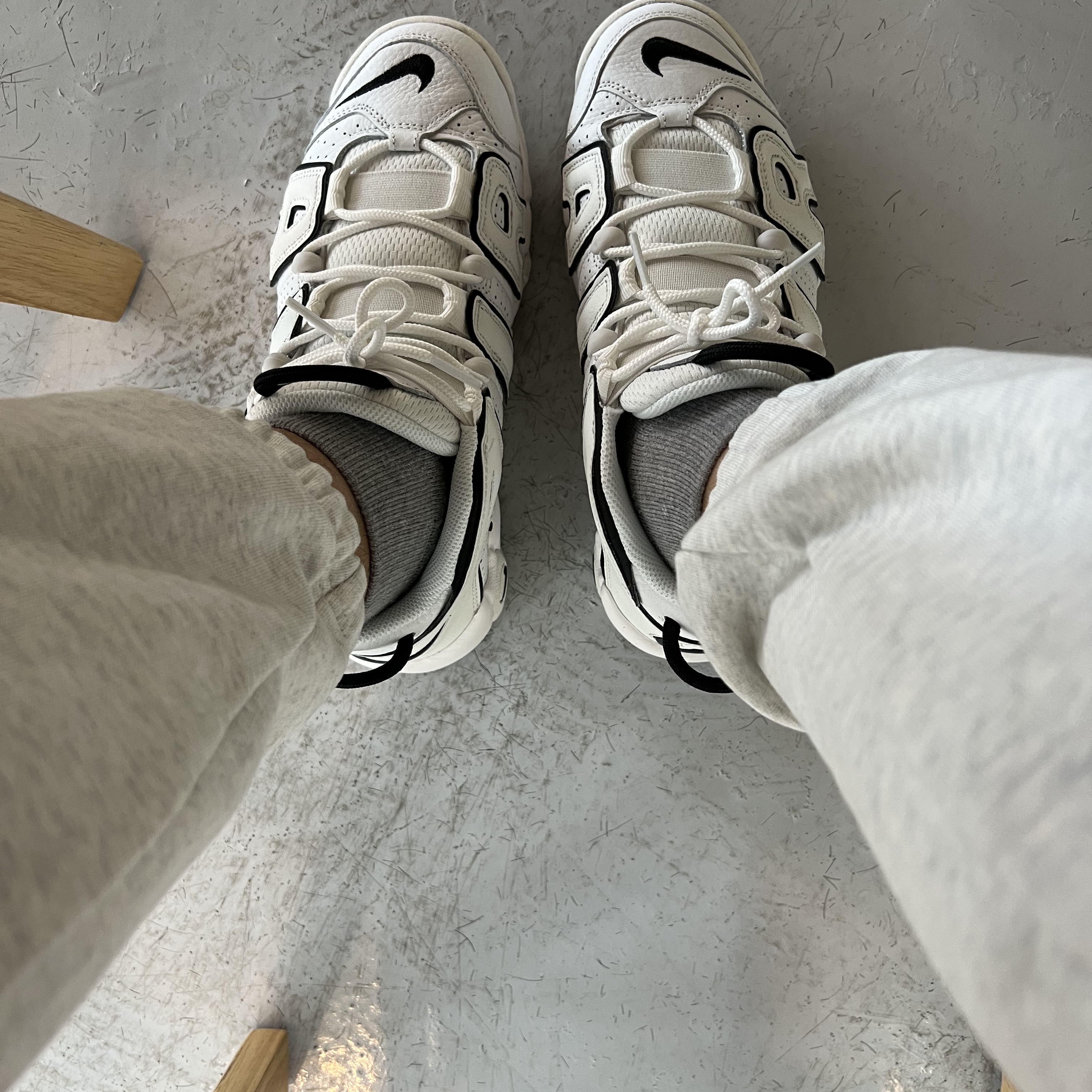 (W) Nike Air More Uptempo Summit White 착용 스타일 - 2
