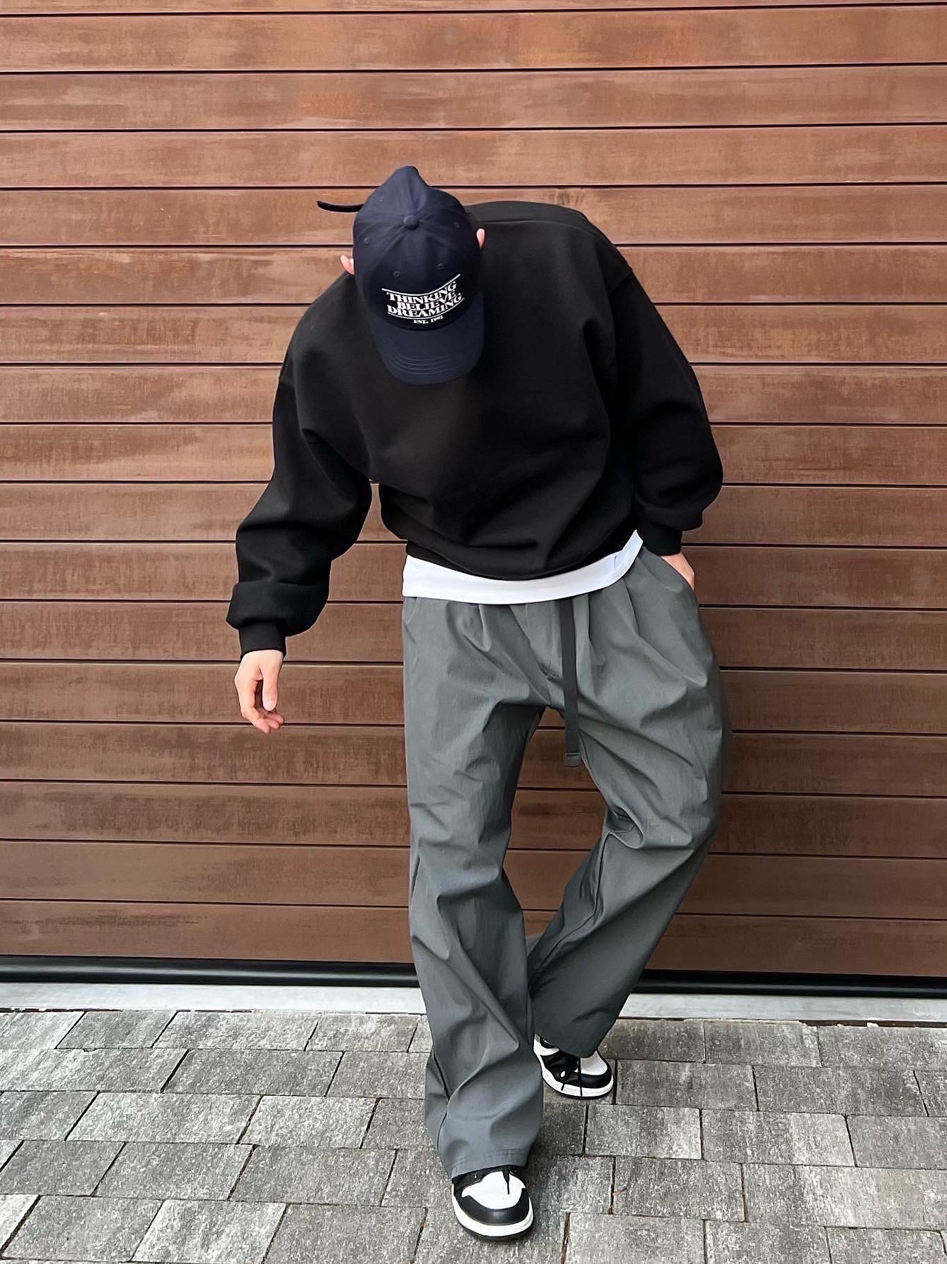 Jordan 1 Low Black Particle Grey 착용 스타일 - 2