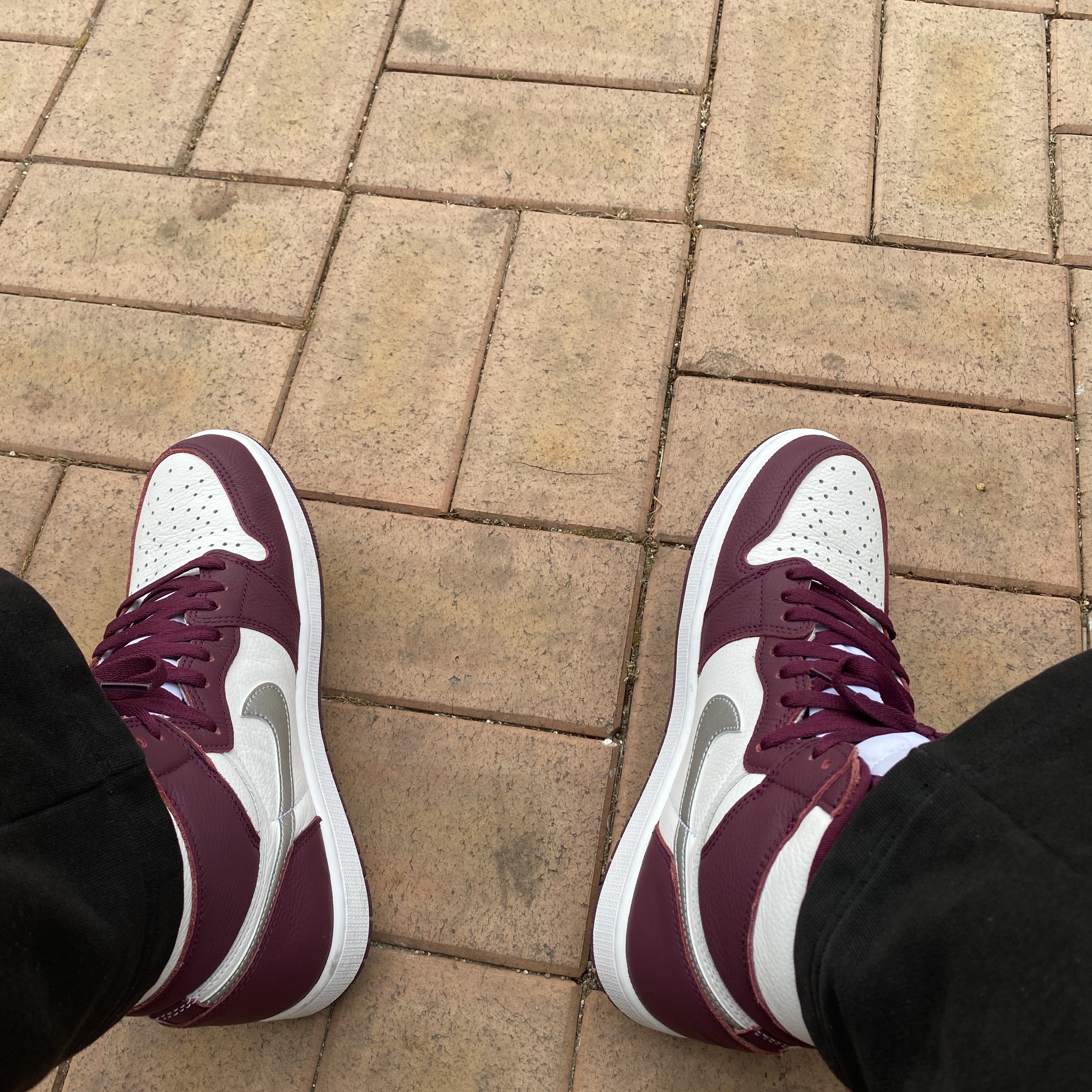 Jordan 1 Retro High OG Bordeaux 착용 스타일
