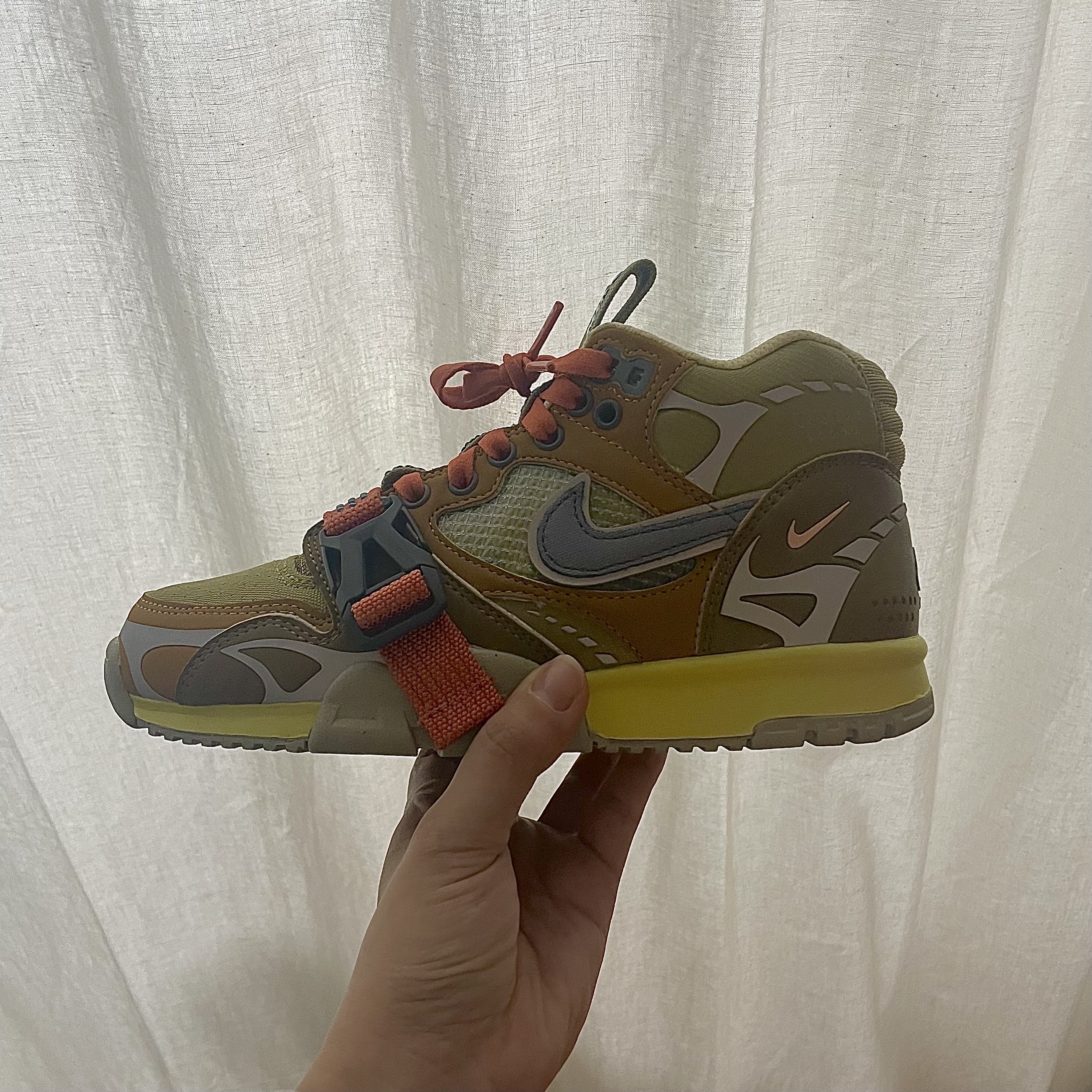 Nike Air Trainer 1 SP Coriander 착용 스타일 - 1