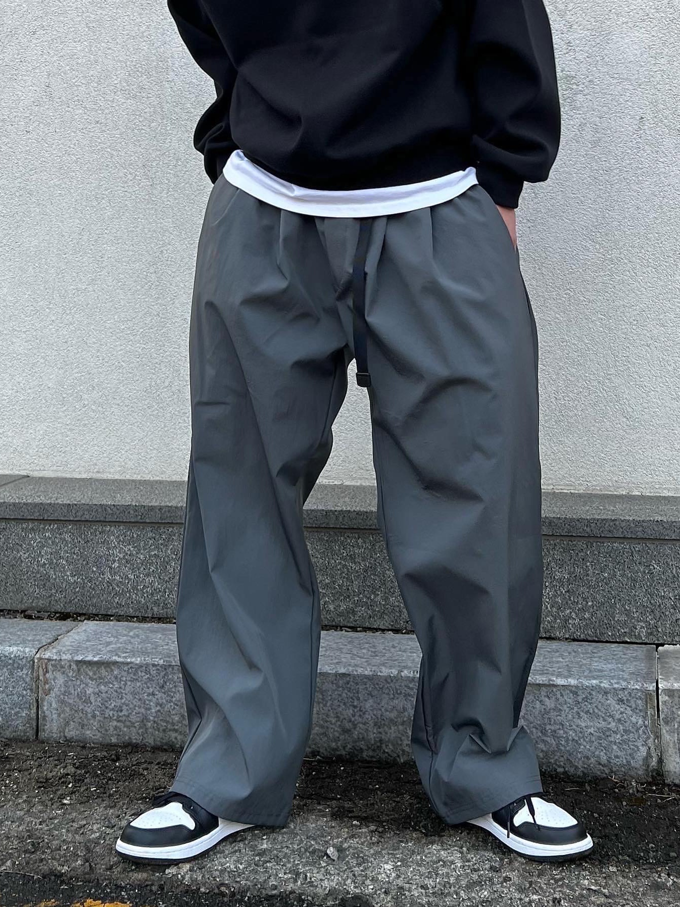 Jordan 1 Low Black Particle Grey 착용 스타일 - 5