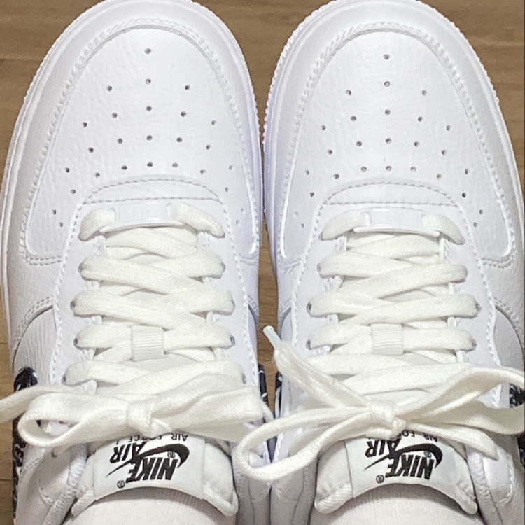(W) Nike Air Force 1 '07 Essential Paisley Swoosh White Black 착용 스타일 - 2