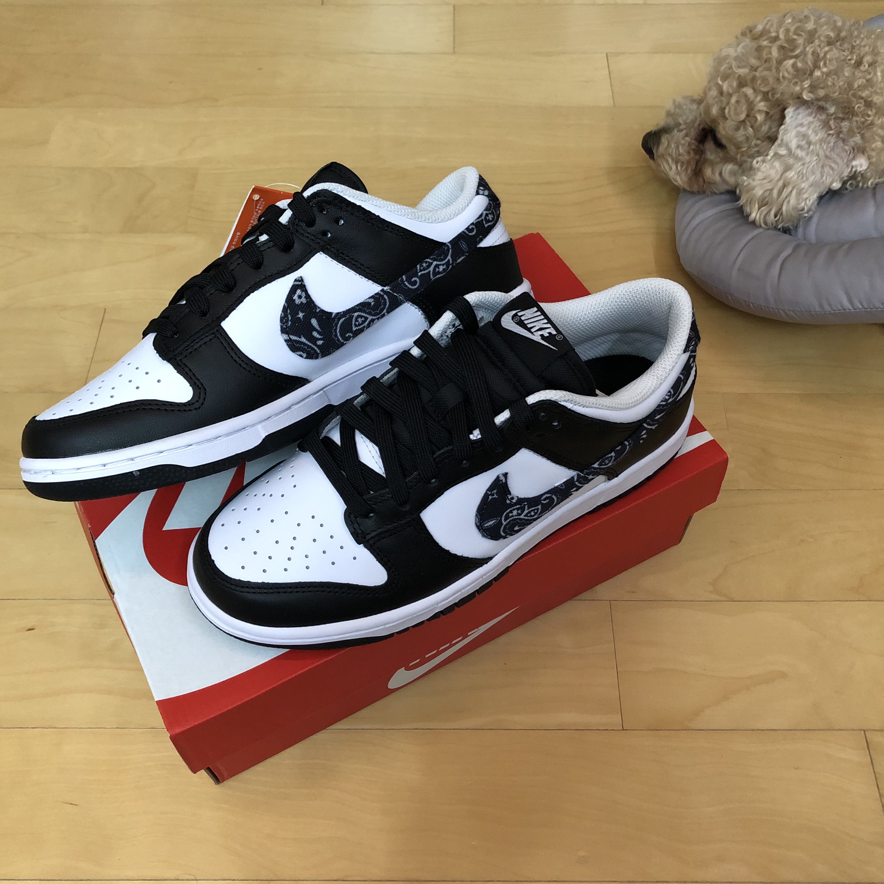 (W) Nike Dunk Low Essential Black Paisley 착용 스타일 - 3