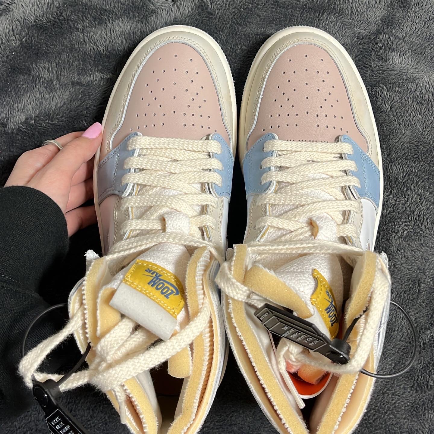 (W) Jordan 1 Zoom Air CMFT Pink Oxford Plum Fog 착용 스타일 - 3