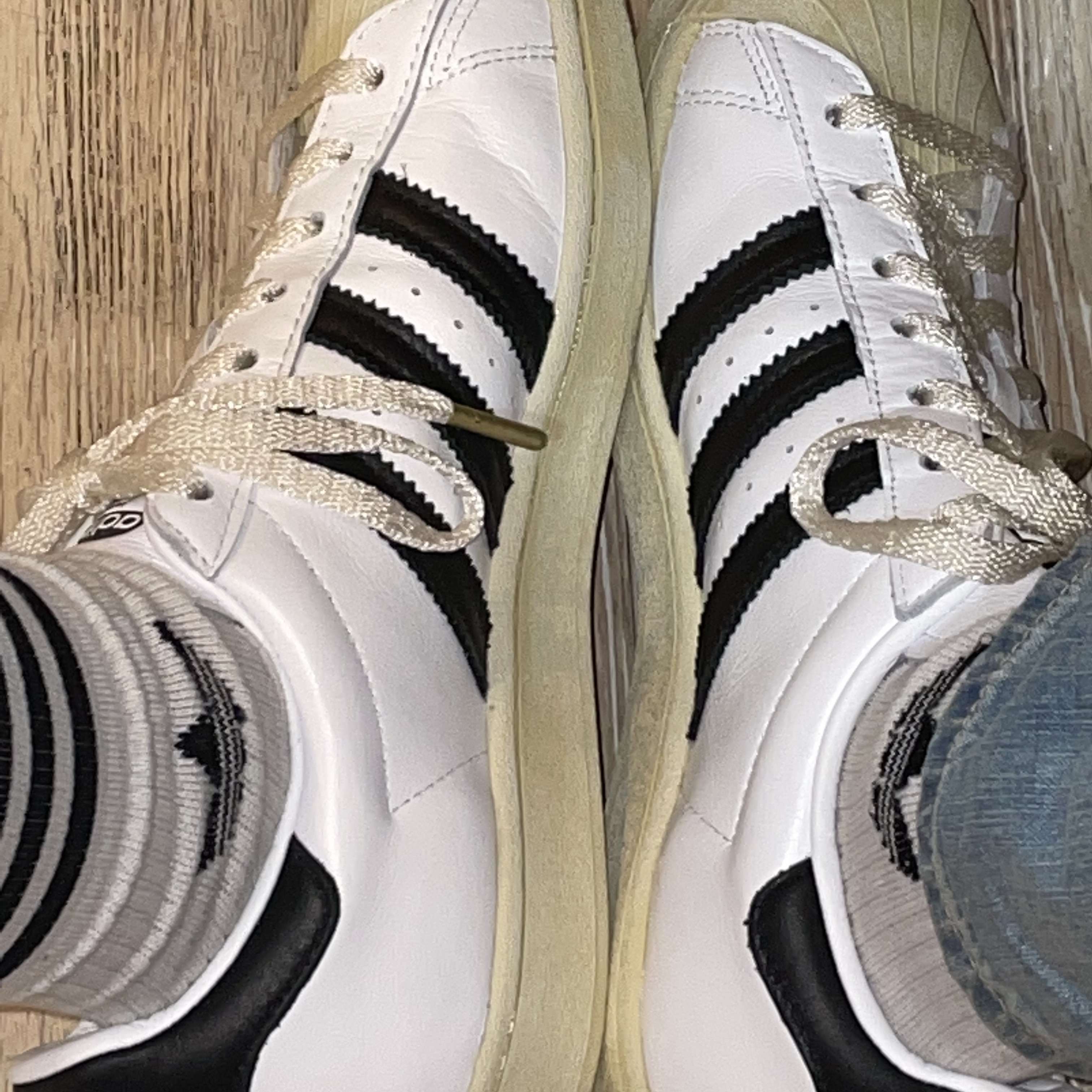Adidas Superstar Premium White Black 착용 스타일