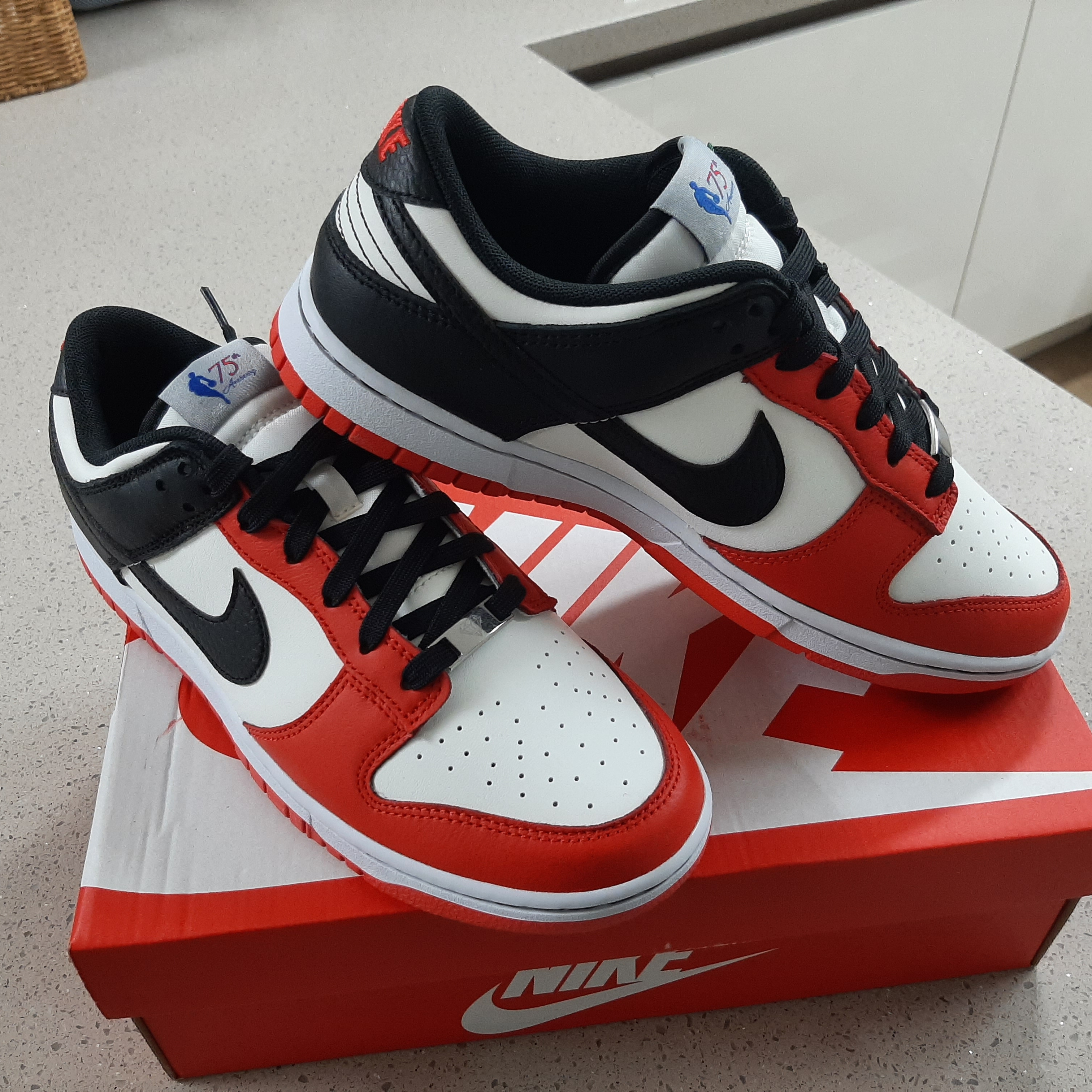 Nike x NBA Dunk Low Retro EMB Black and Chile Red 착용 스타일