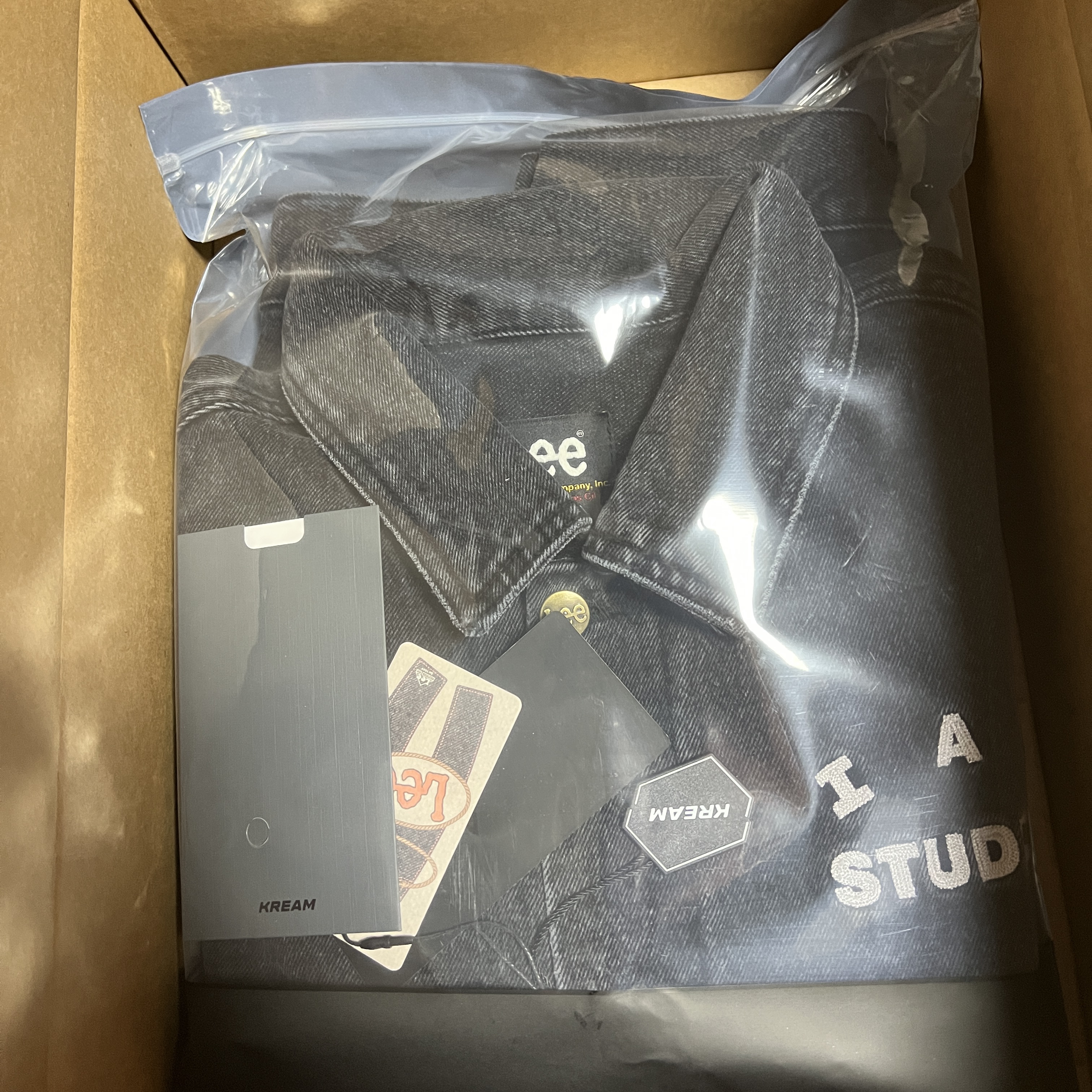 IAB Studio x Lee Denim Jacket Black 착용 스타일