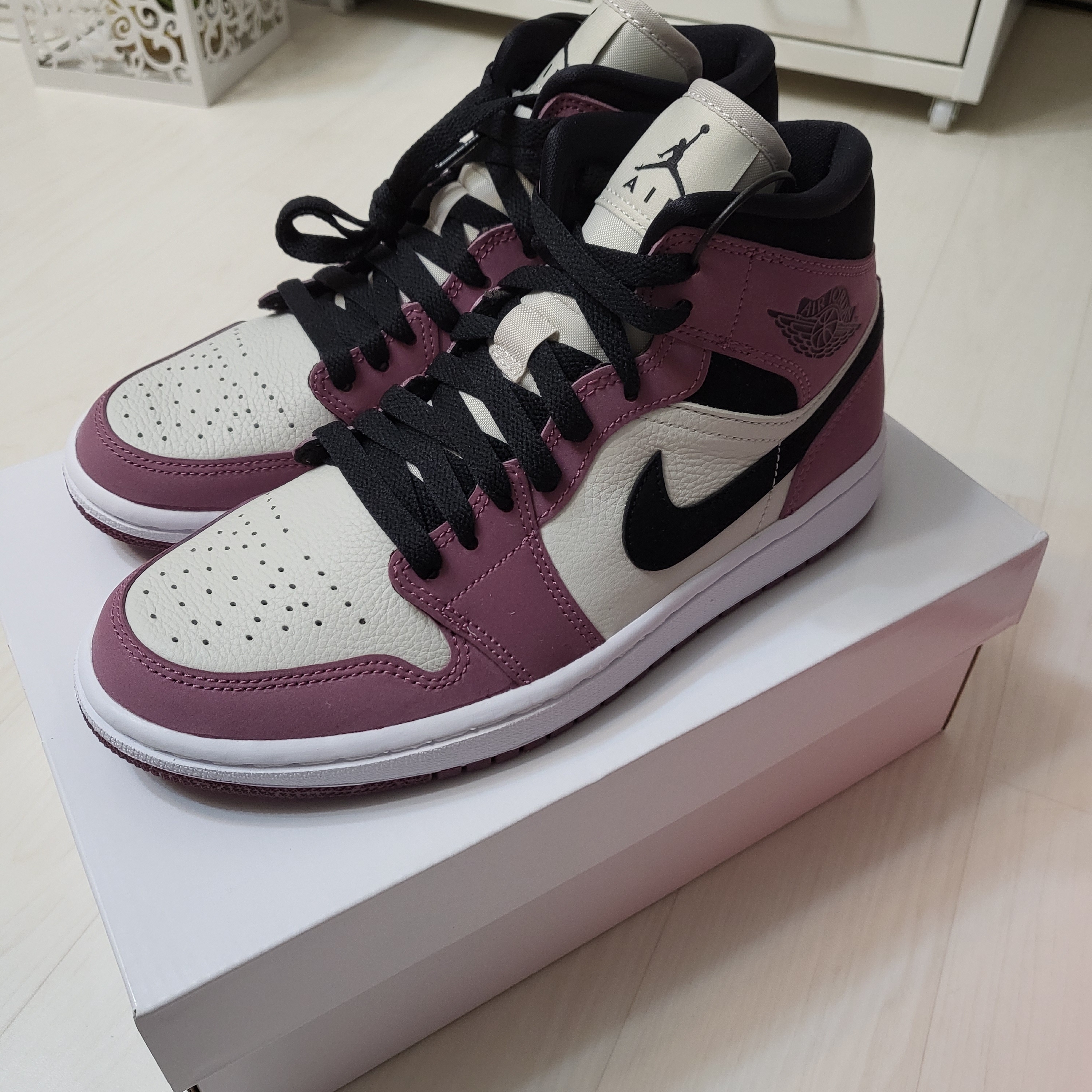 (W) Jordan 1 Mid SE Light Mulberry 착용 스타일