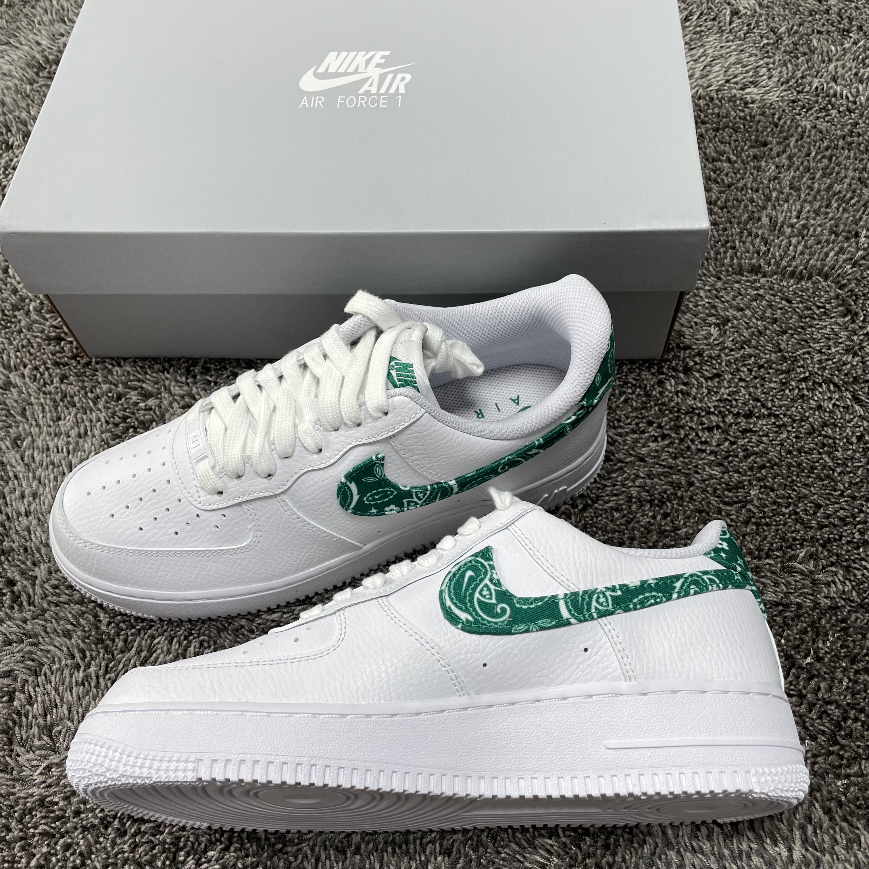 (W) Nike Air Force 1 '07 Essential Paisley Swoosh White Malachite 착용 스타일 - 2