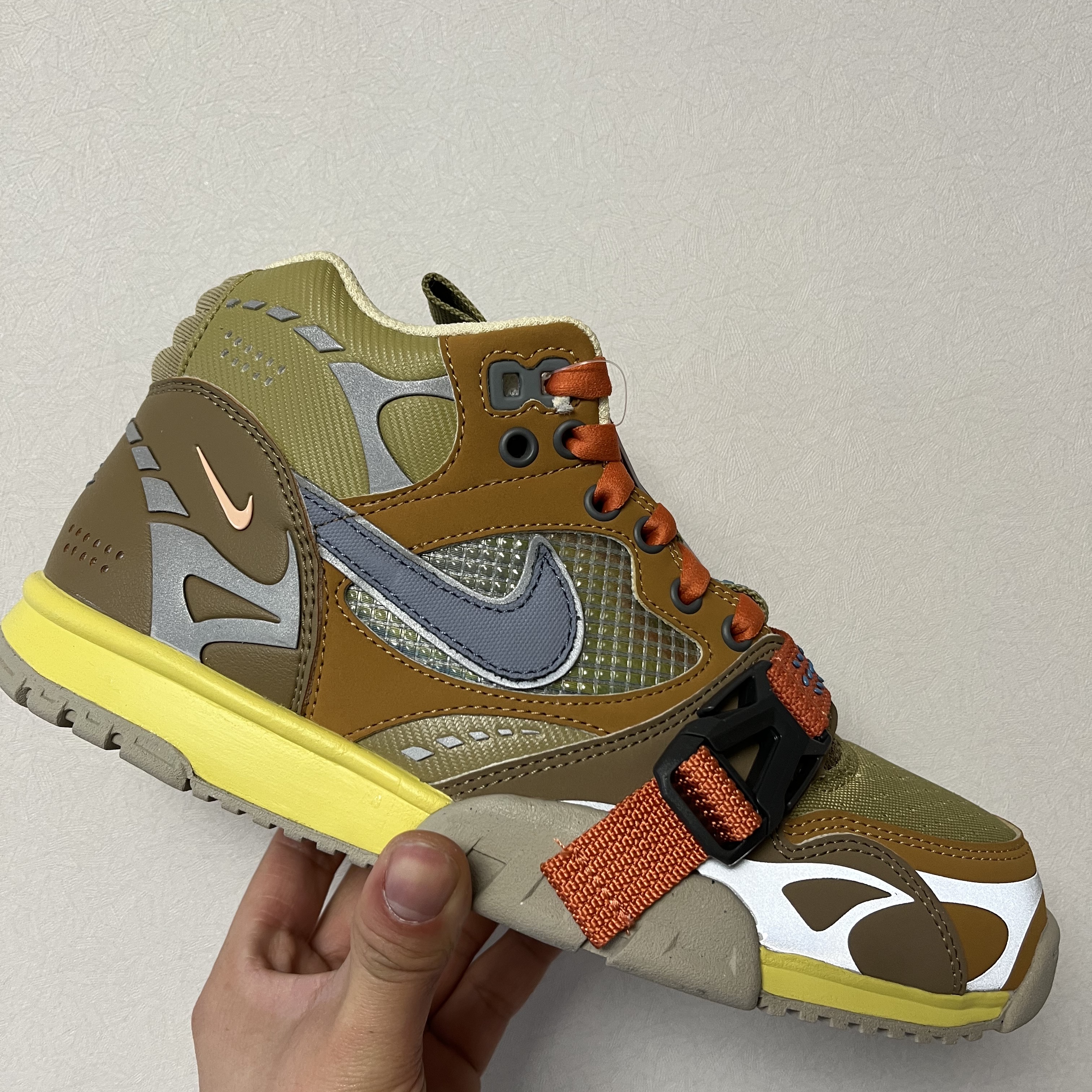 Nike Air Trainer 1 SP Coriander 착용 스타일 - 3