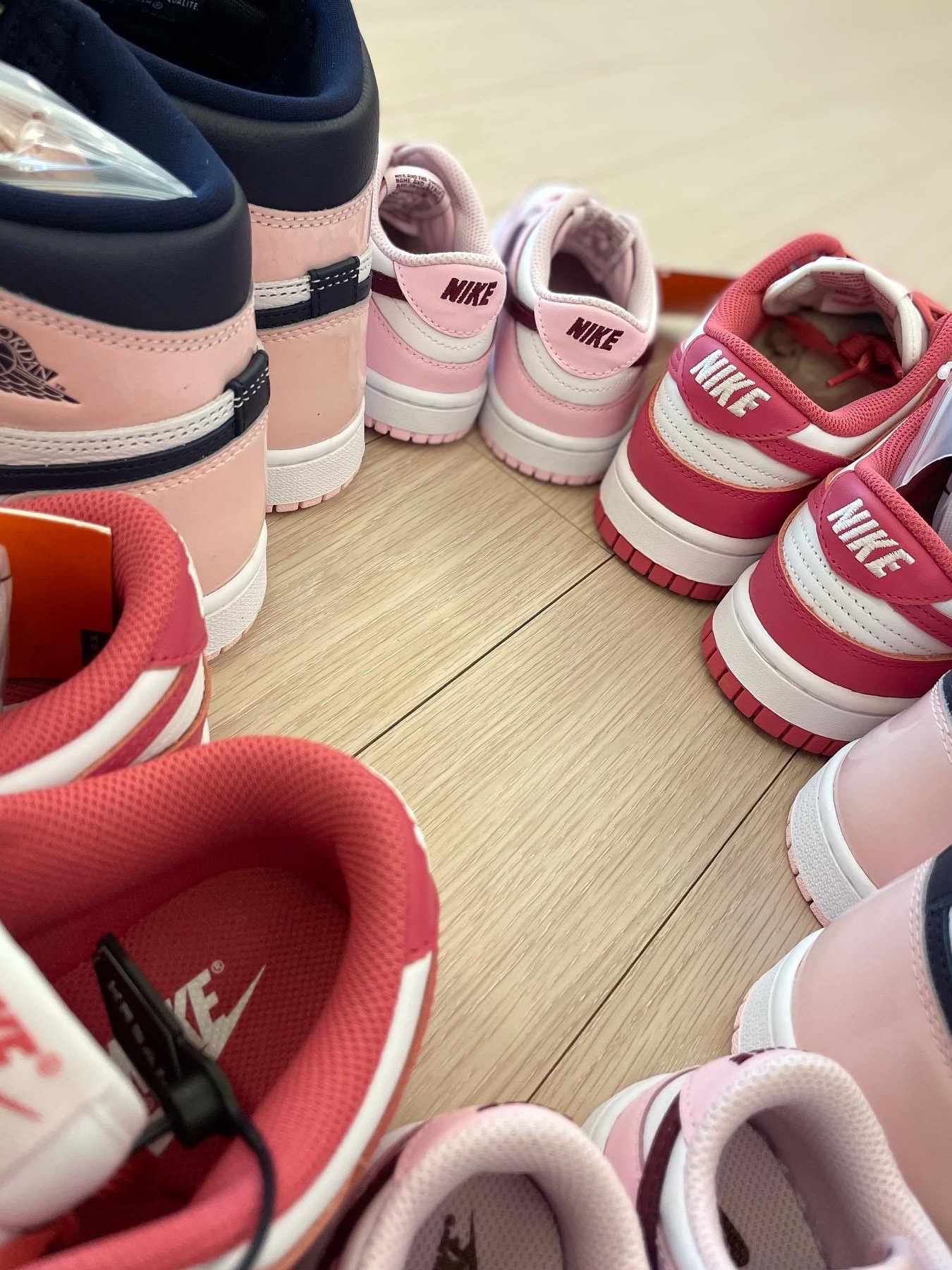(W) Nike Dunk Low Archeo Pink, (GS) Nike Dunk Low Pink Foam 착용 스타일 - 2