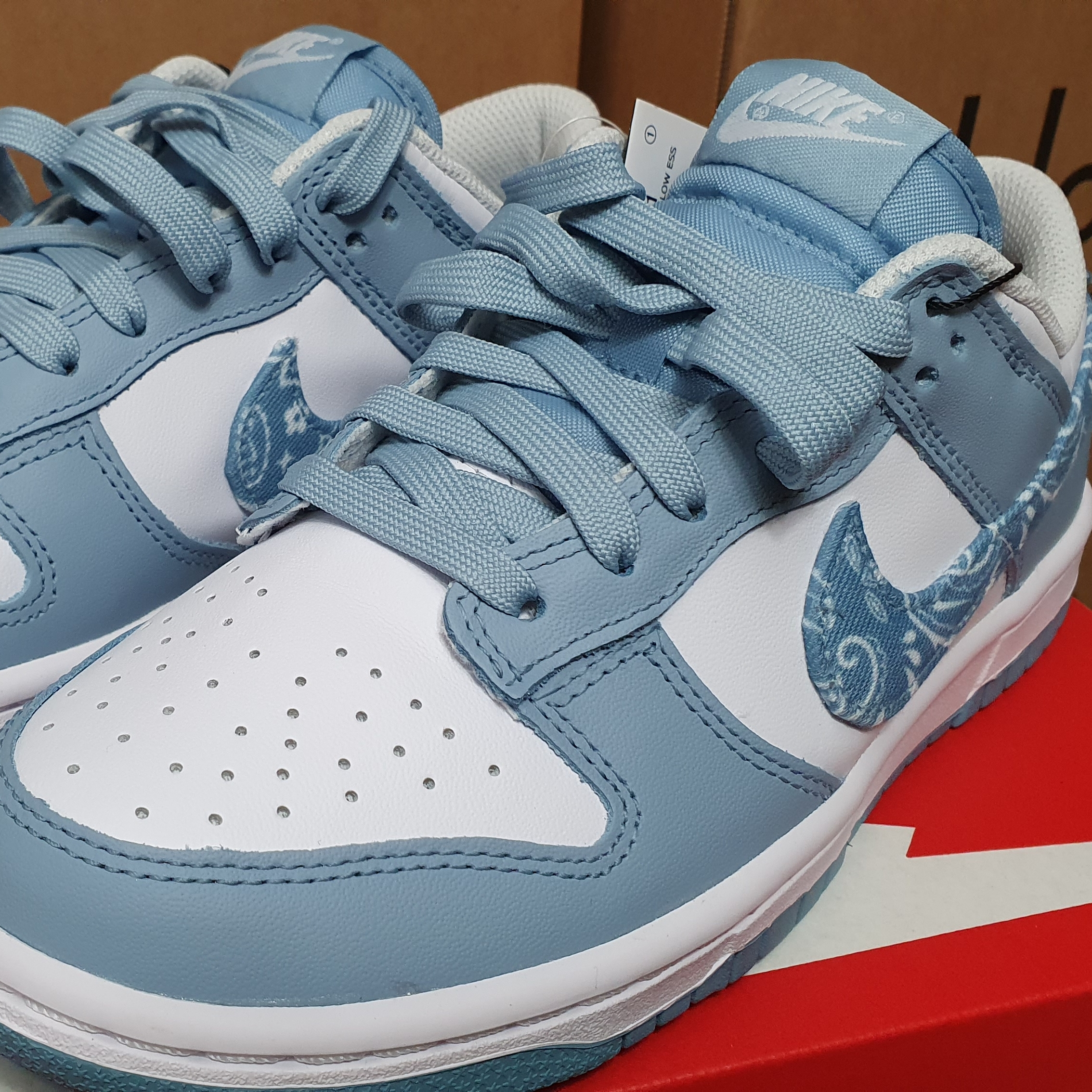(W) Nike Dunk Low Essential Blue Paisley 착용 스타일