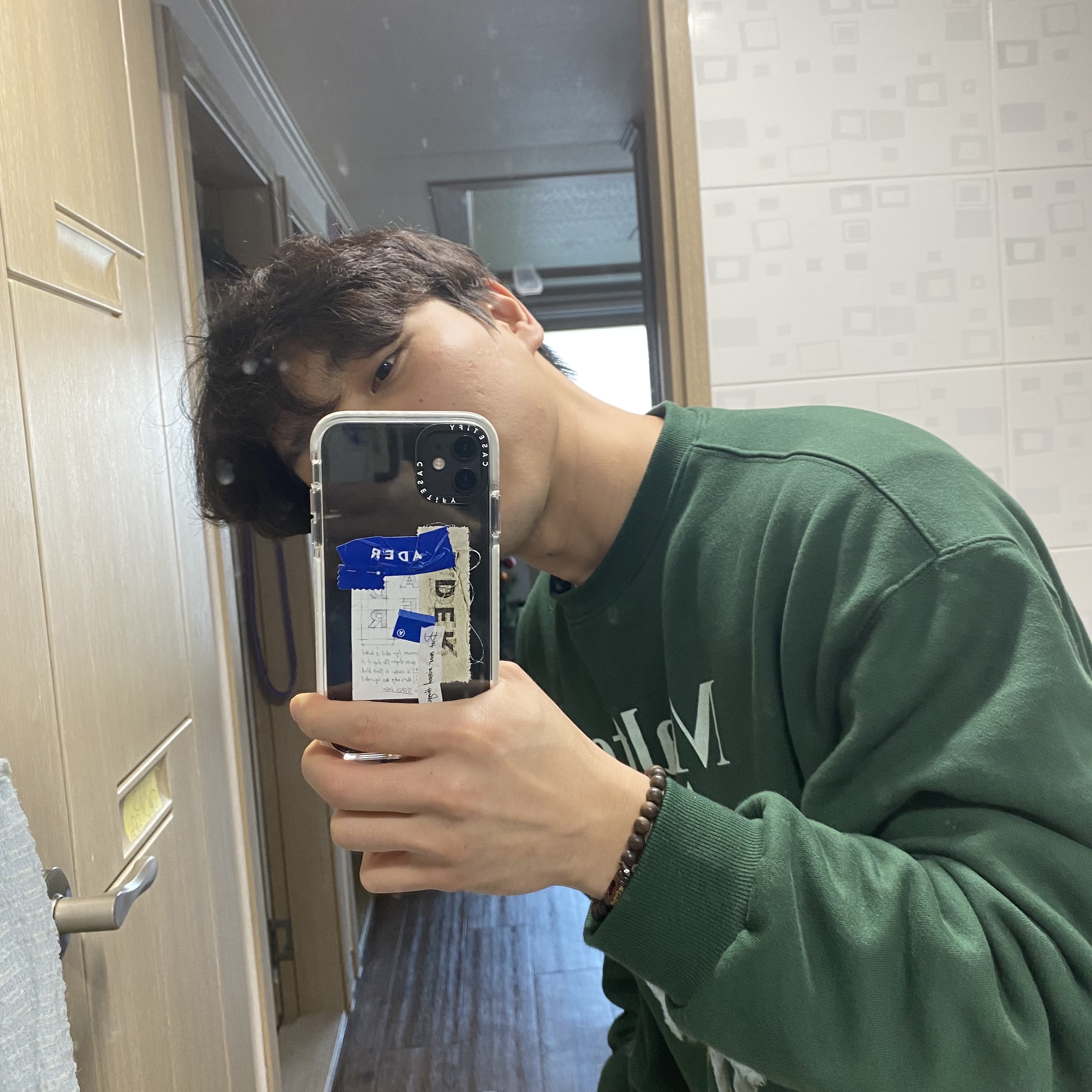 Casetify x Ader Error Sketch Impact iPhone Case 착용 스타일
