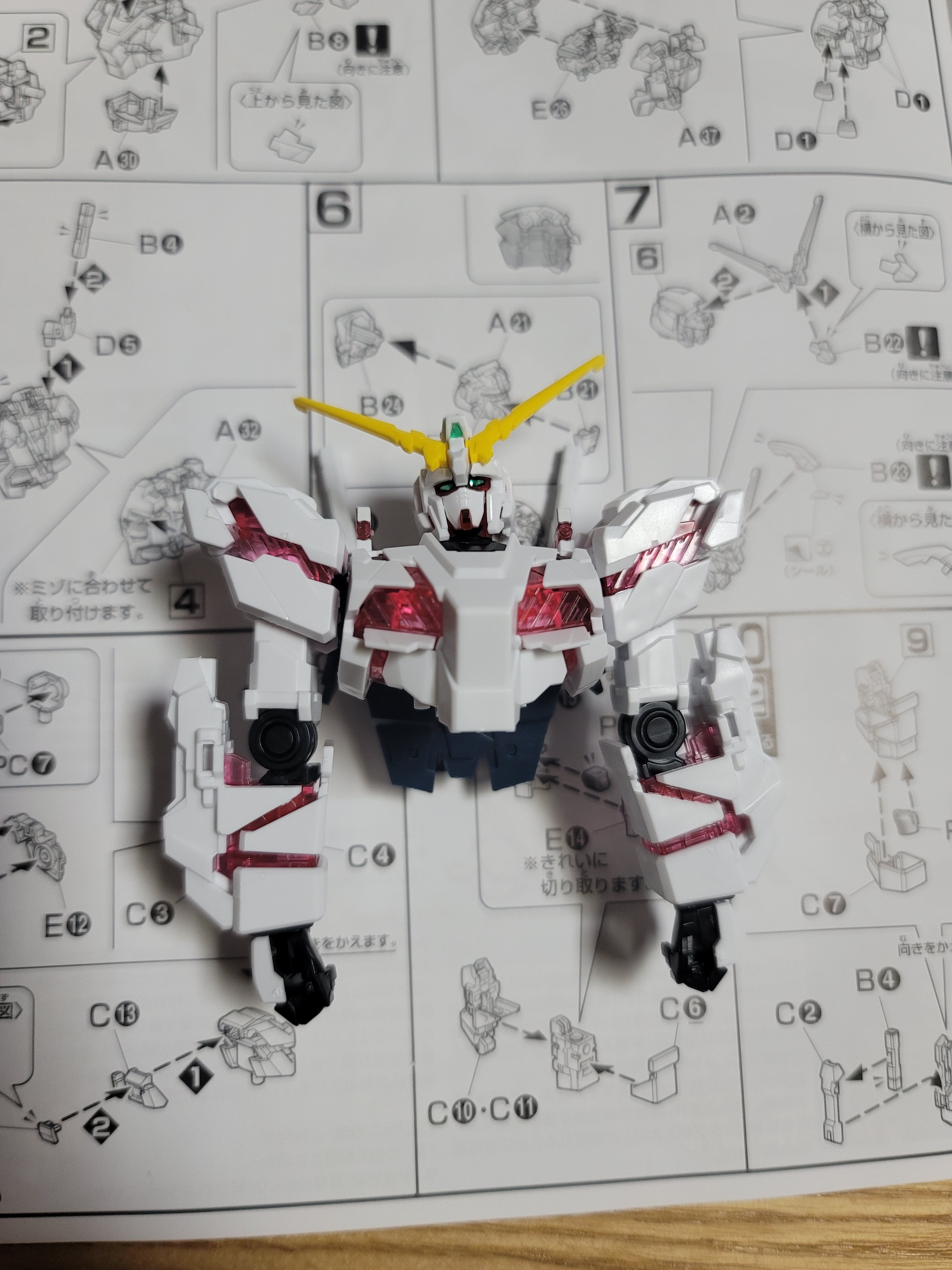 Bandai x Nike SB HG Unicorn Gundam & HG Unicorn 02 Banshee Set (Destroy Mode), Nike x Gundam SB Dunk High Pro QS Unicorn RX-0 착용 스타일 - 5