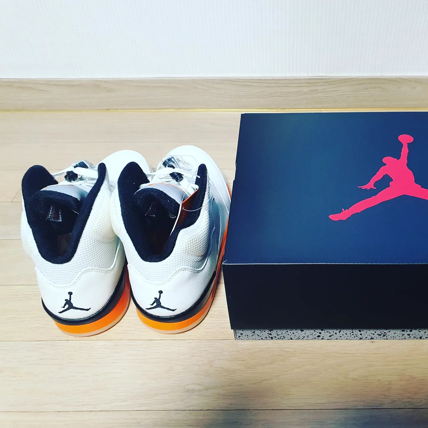 Jordan 5 Retro Orange Blaze 착용 스타일 - 3