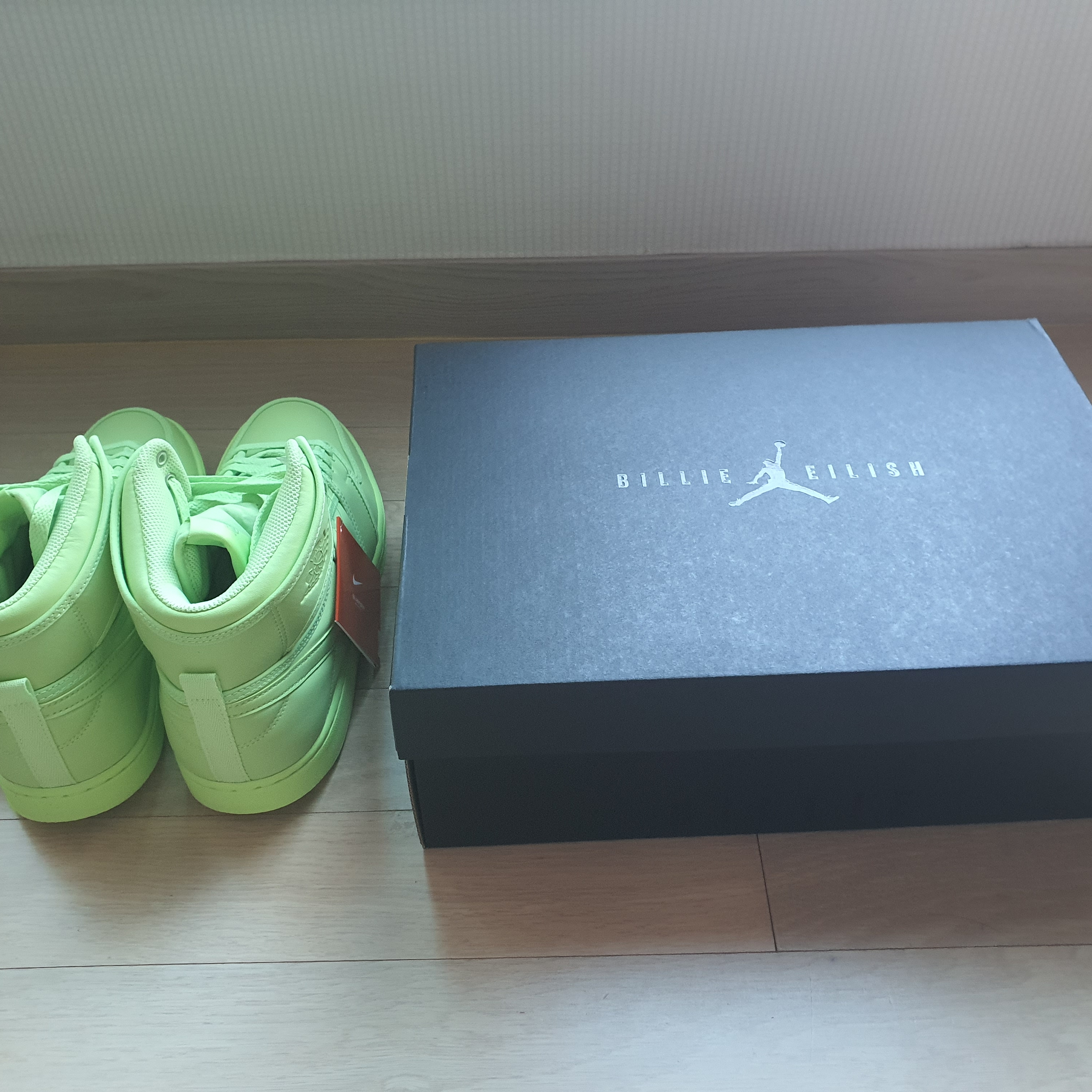 (W) Jordan 1 x Billie Eilish KO SP Lime Green 착용 스타일 - 4