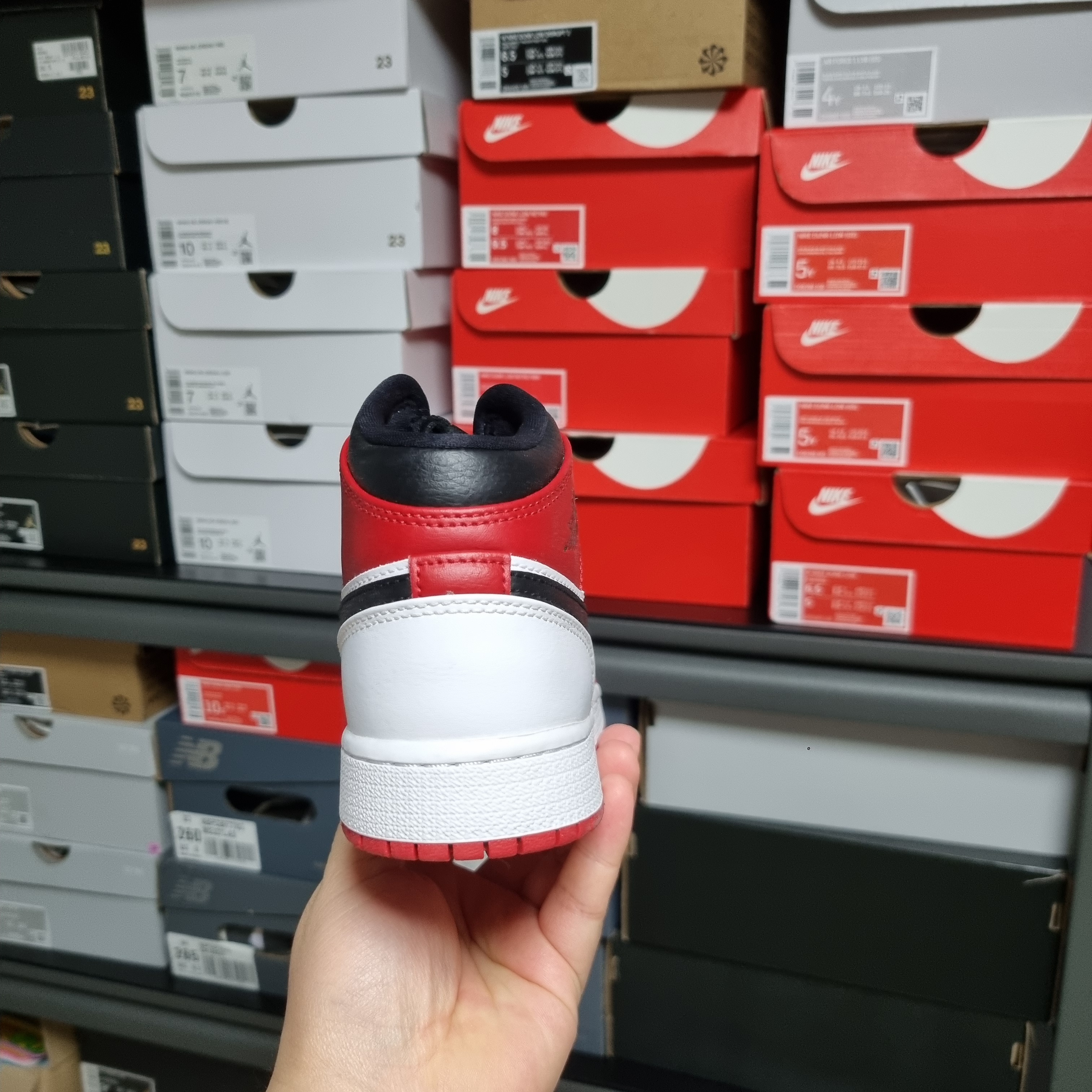 (GS) Jordan 1 Mid White Gym Red Black 착용 스타일 - 4