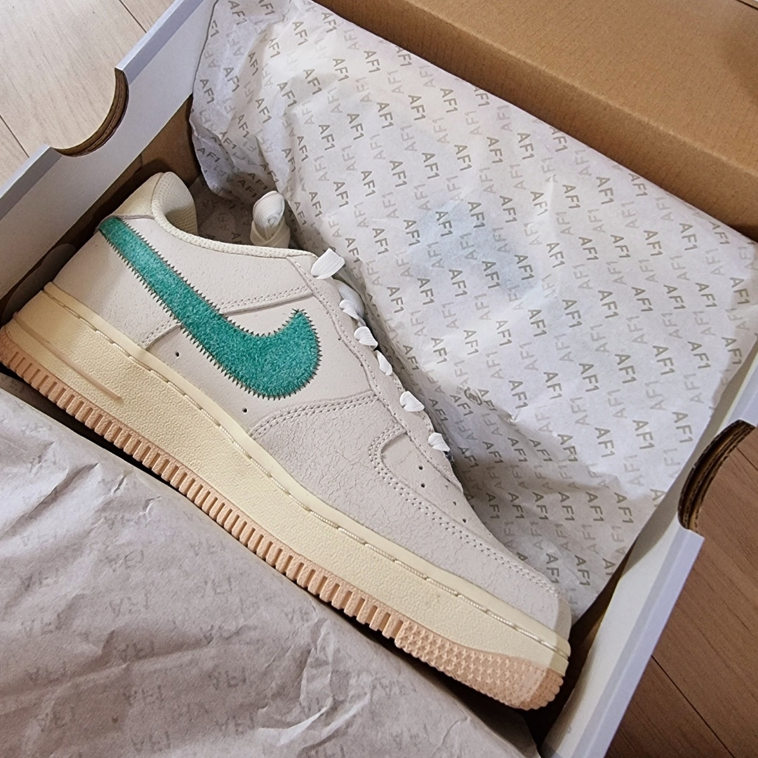 (GS) Nike Air Force 1 '07 LV8 Test Of Time 착용 스타일 - 1