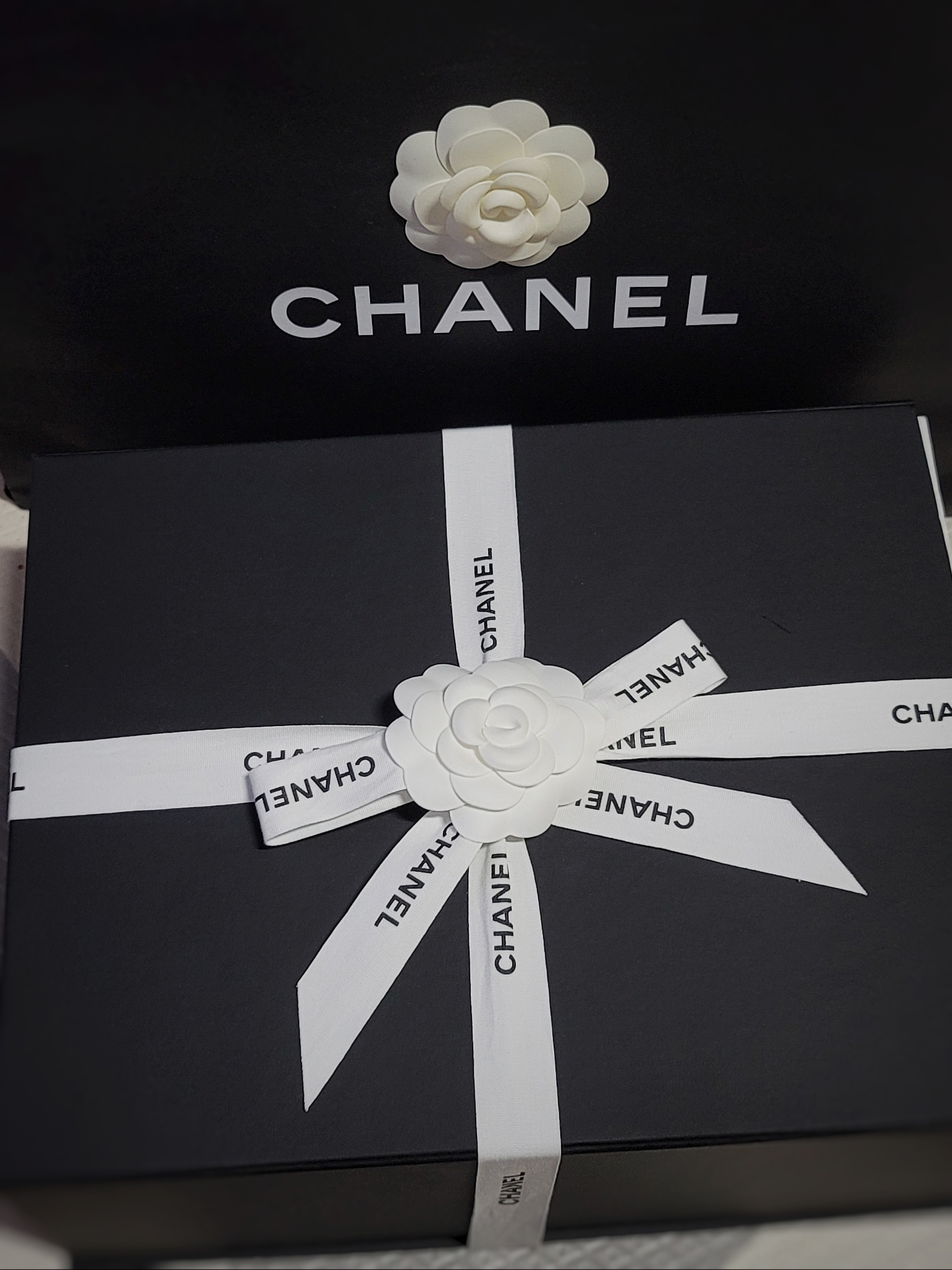 Chanel Large 19 Handbag Lambskin & Gold Black, Nike x Peaceminusone Air Force 1 Low Para-Noise 착용 스타일 - 3