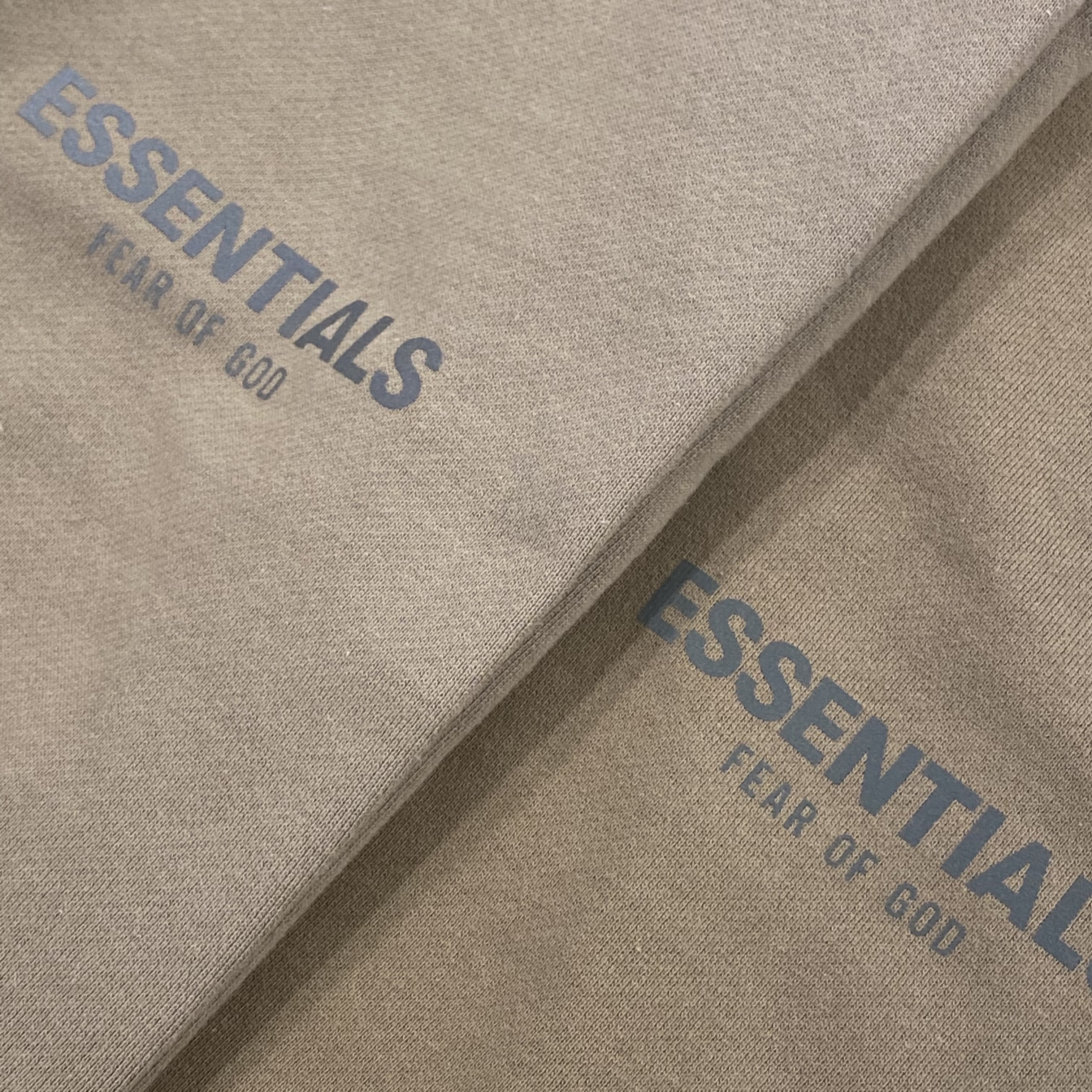 Essentials Sweatpants Taupe - 20FW, Essentials Sweatpants Harvest - 21FW 착용 스타일 - 1