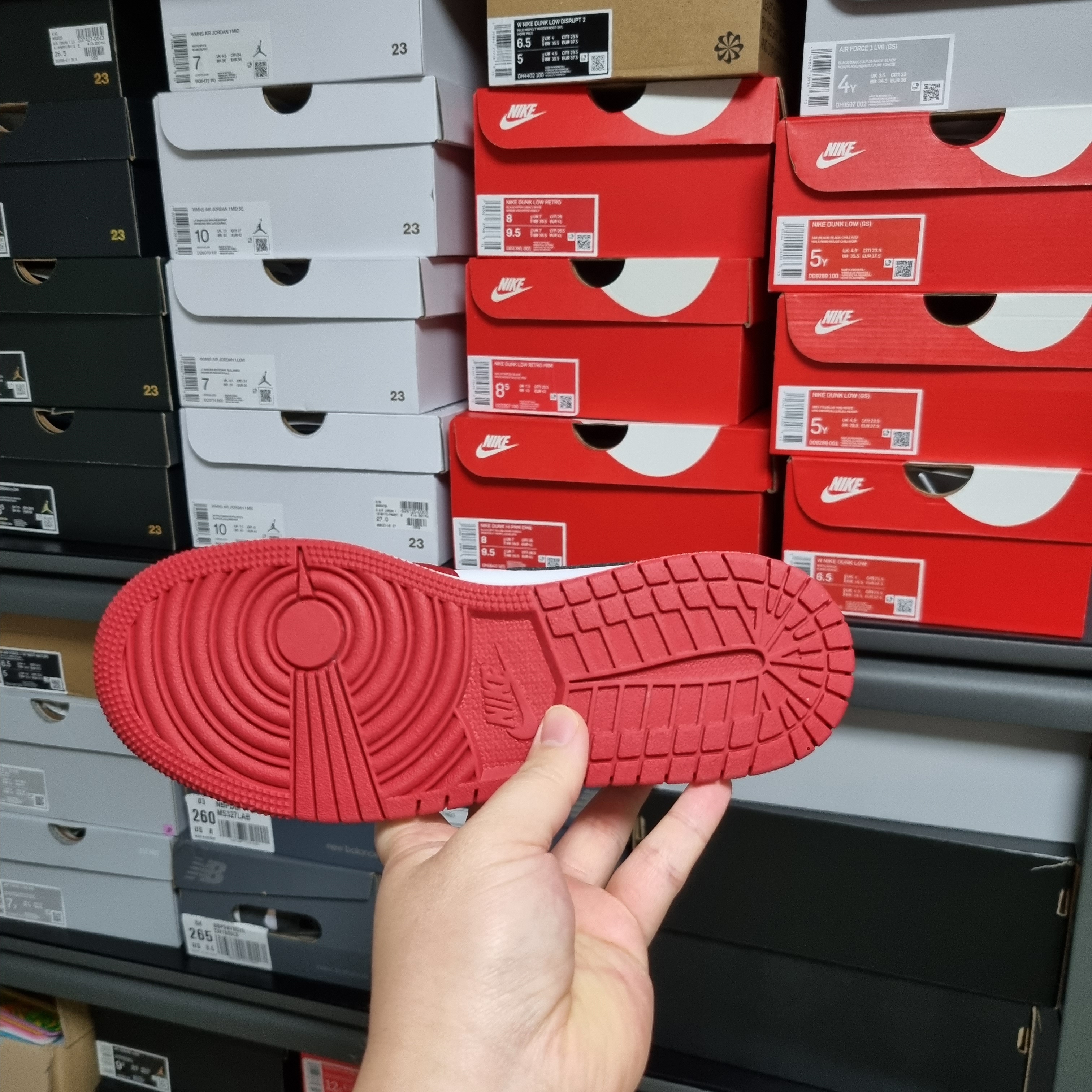 (GS) Jordan 1 Mid White Gym Red Black 착용 스타일 - 5