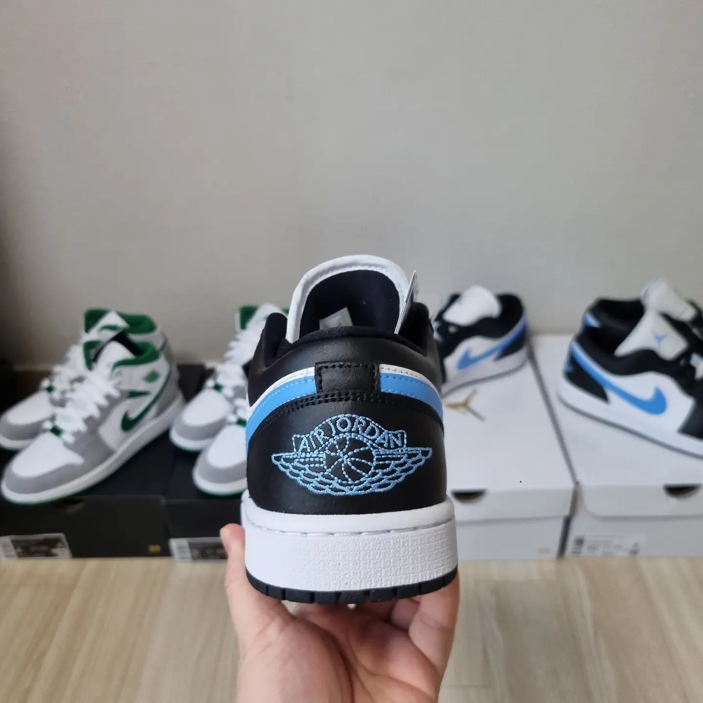 (W) Jordan 1 Low Black University Blue 착용 스타일 - 2
