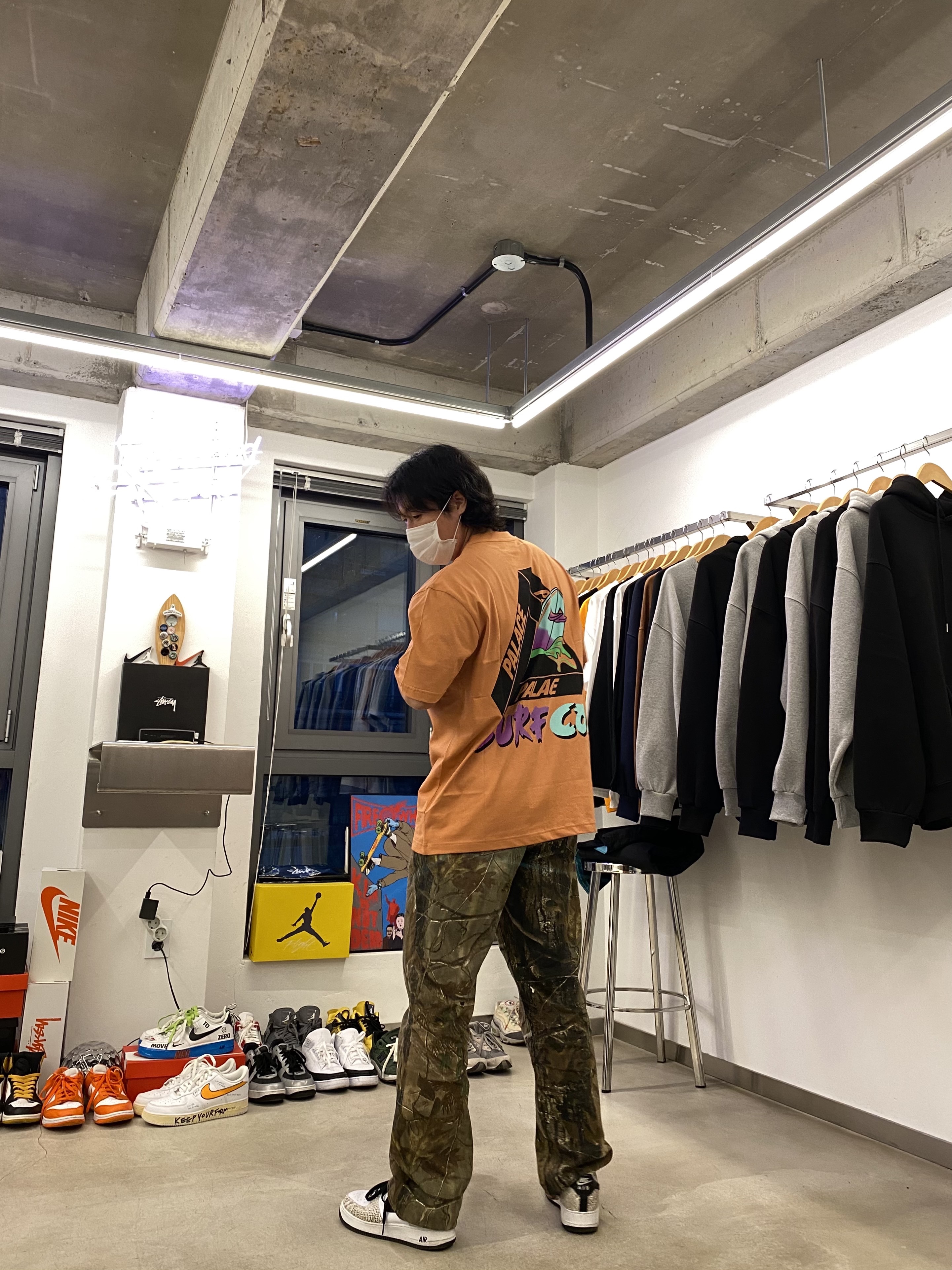 Palace Tri-Surf Co T-Shirt Caramel - 22SS, Stussy x Our Legacy Formal Cut Realtree Forest Camo 착용 스타일 - 1