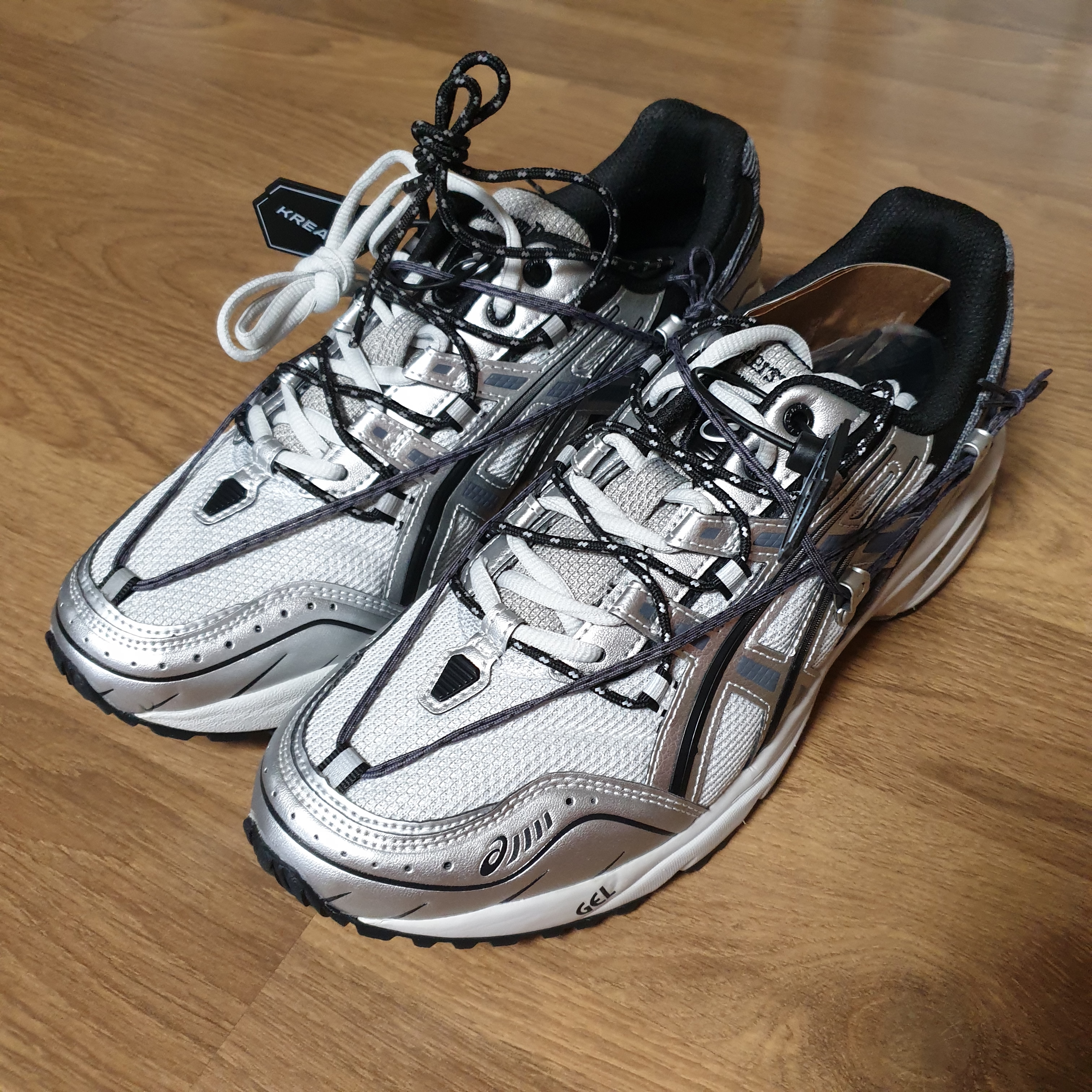 Asics x Andersson Bell Gel-1090 Glacier Grey Silver 착용 스타일