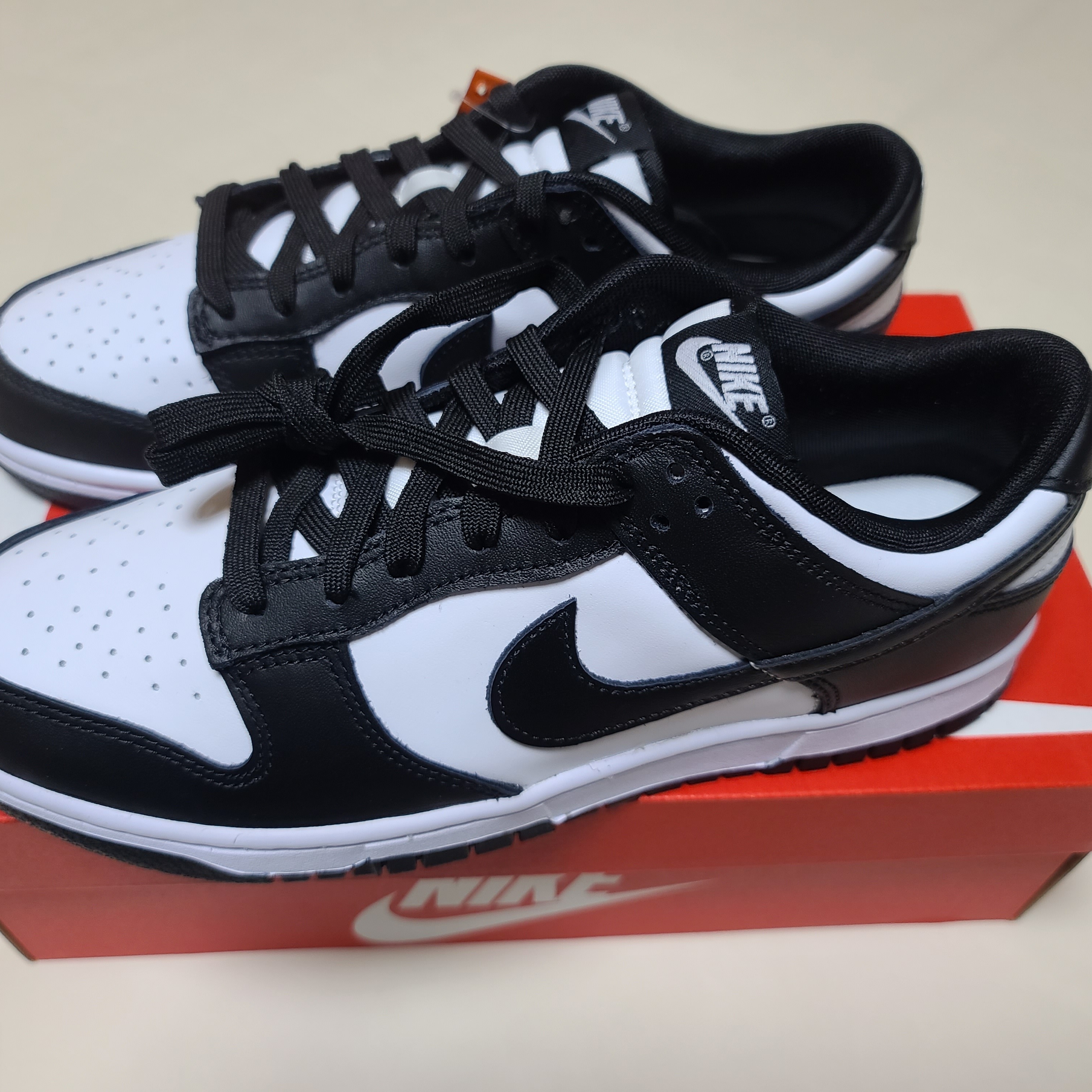 Nike Dunk Low Retro Championship Court Purple, Nike Dunk Low Retro Black 착용 스타일 - 4