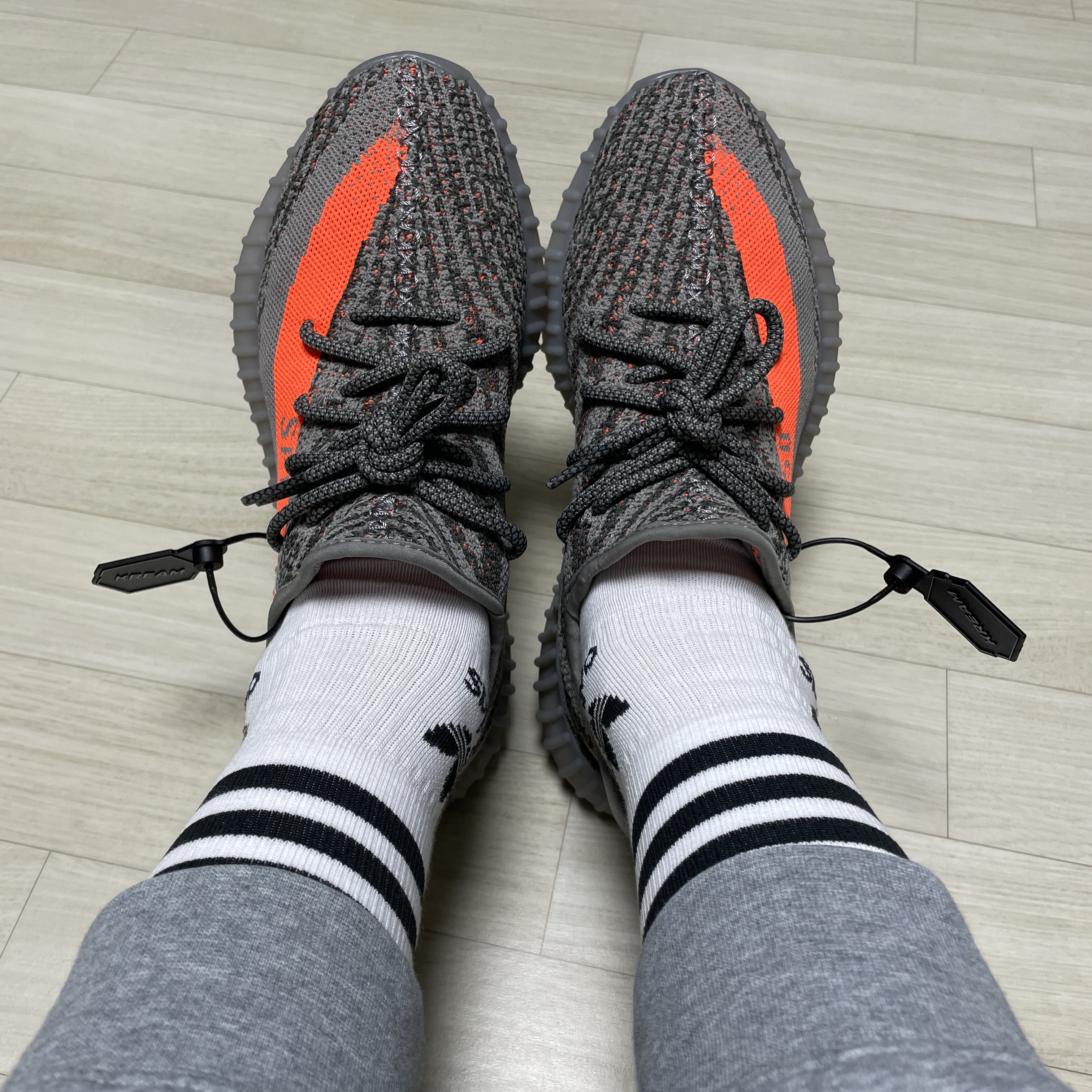 Adidas Yeezy Boost 350 V2 Beluga - Reflective 착용 스타일 - 3