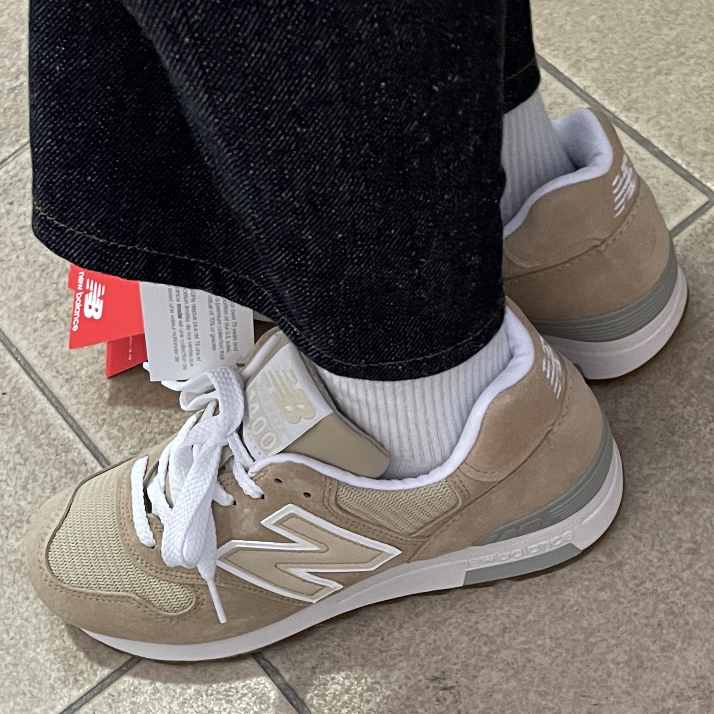 New Balance 1400 Made in USA Tan 착용 스타일 - 2