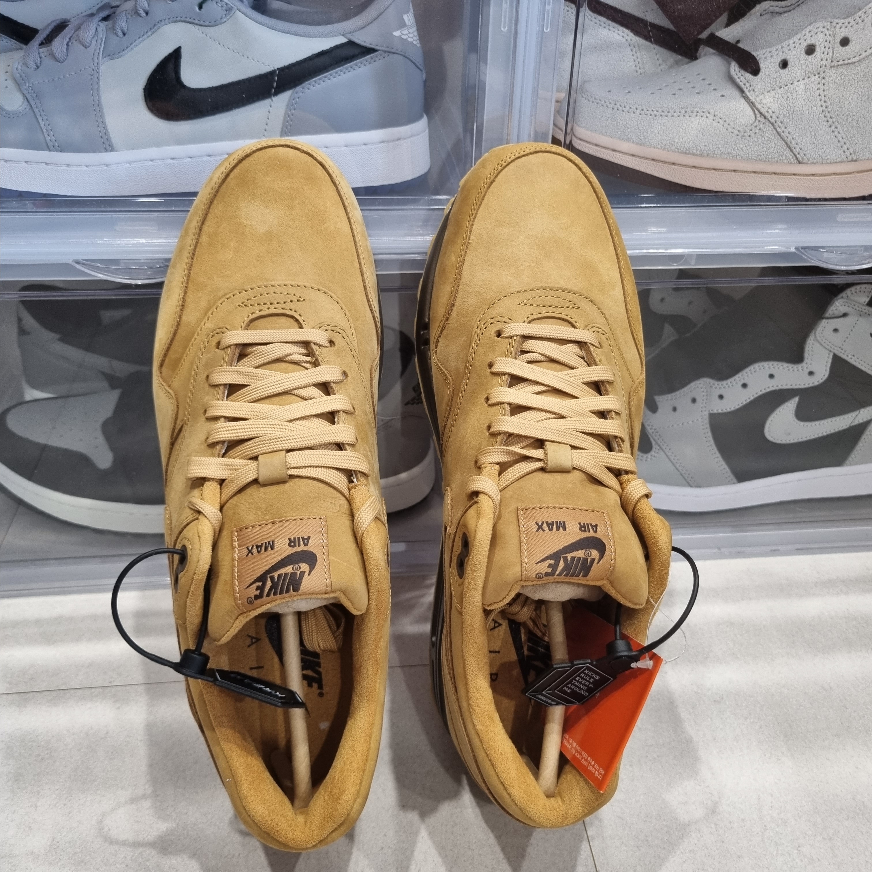 Nike Air Max 1 Flax, Jordan 1 Low Golf Wolf Grey 착용 스타일 - 4