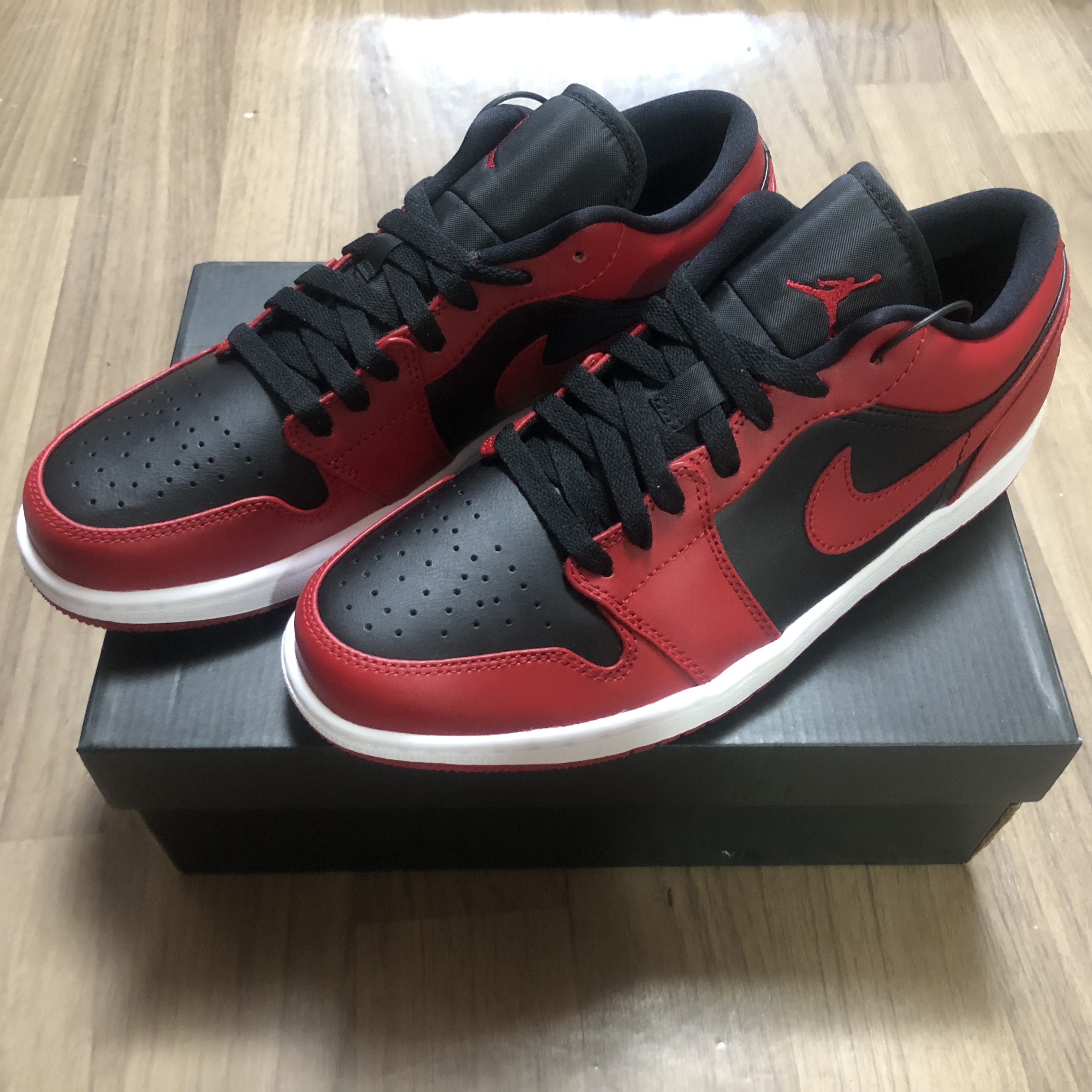 Jordan 1 Low Varsity Red 착용 스타일 - 1