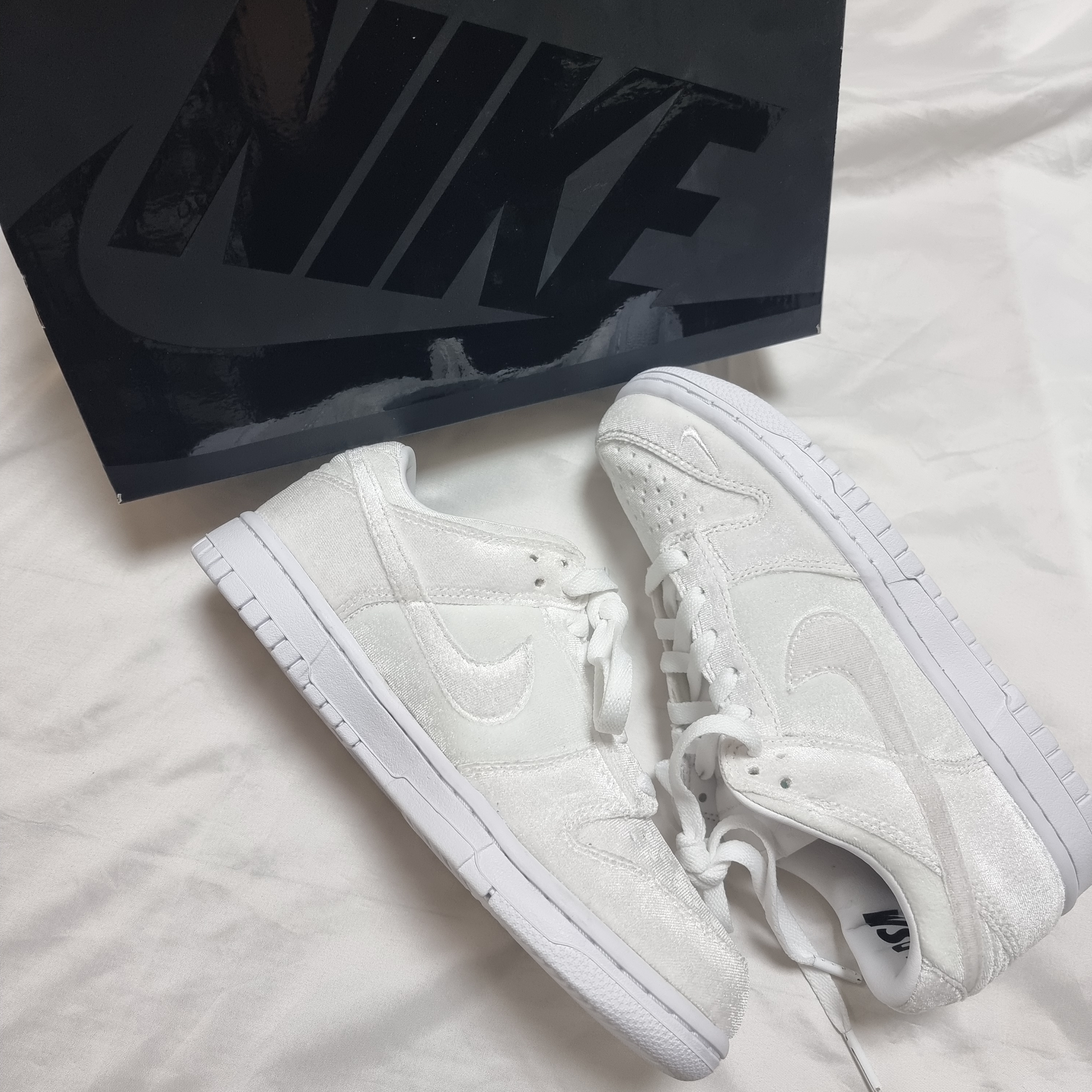 Nike x DSM Dunk Low Velvet White 착용 스타일