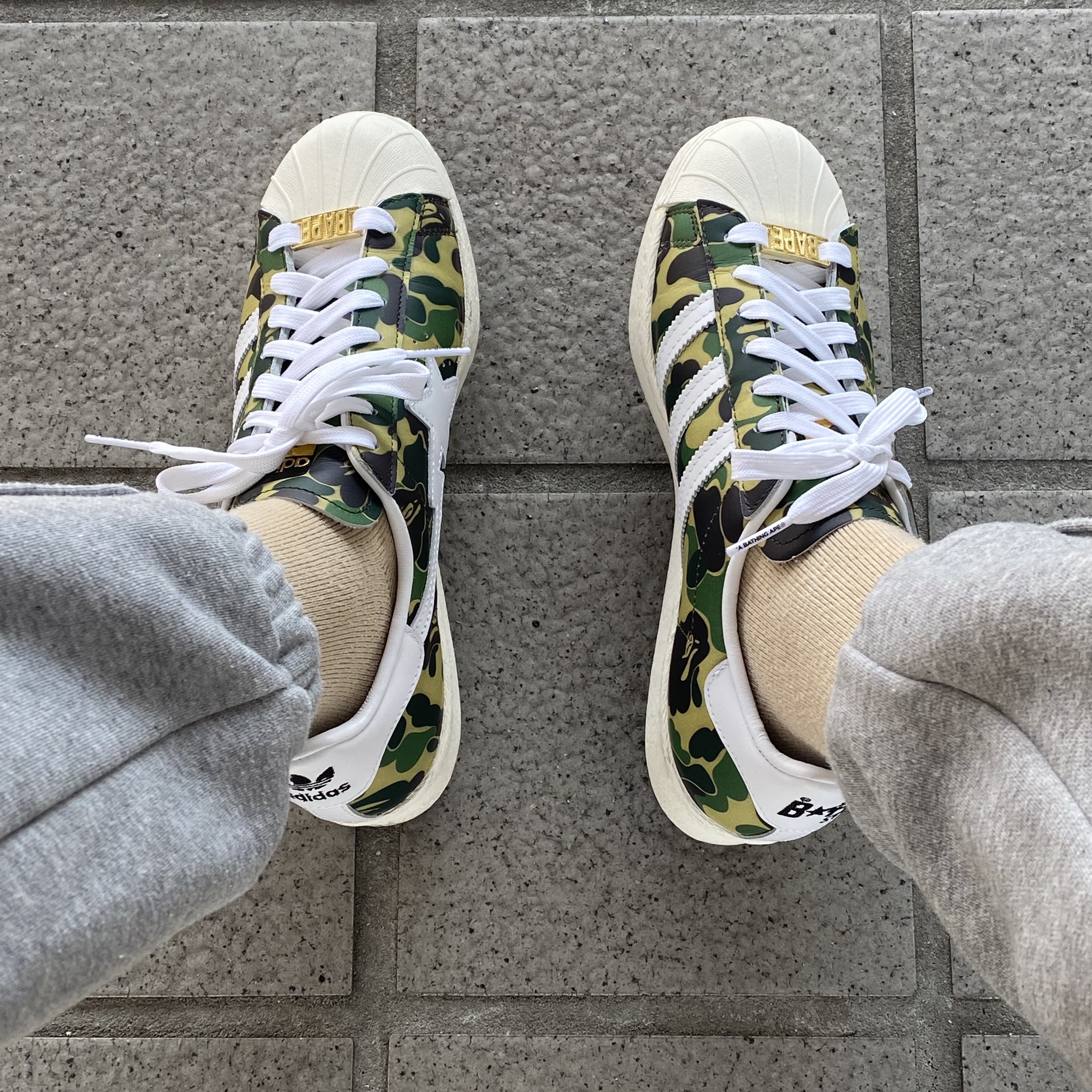 Adidas x BAPE Superstar 80s Green Camo 착용 스타일