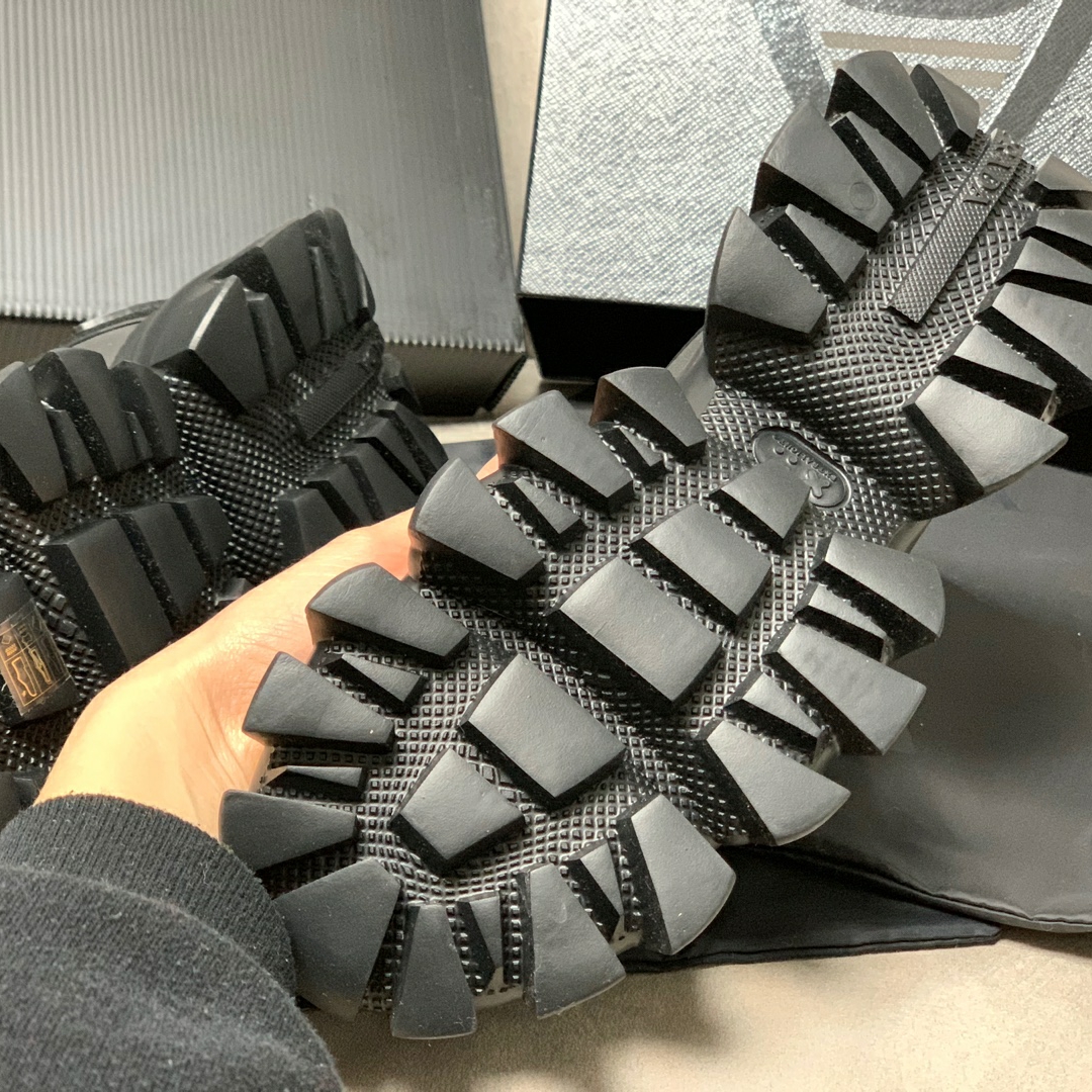 Prada Cloudbust Thunder Technical Fabric Sneakers Black 착용 스타일 - 4
