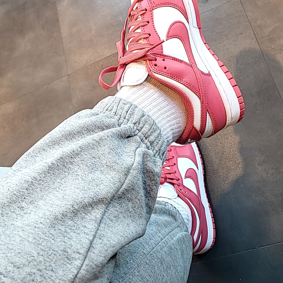 (W) Nike Dunk Low Archeo Pink 착용 스타일