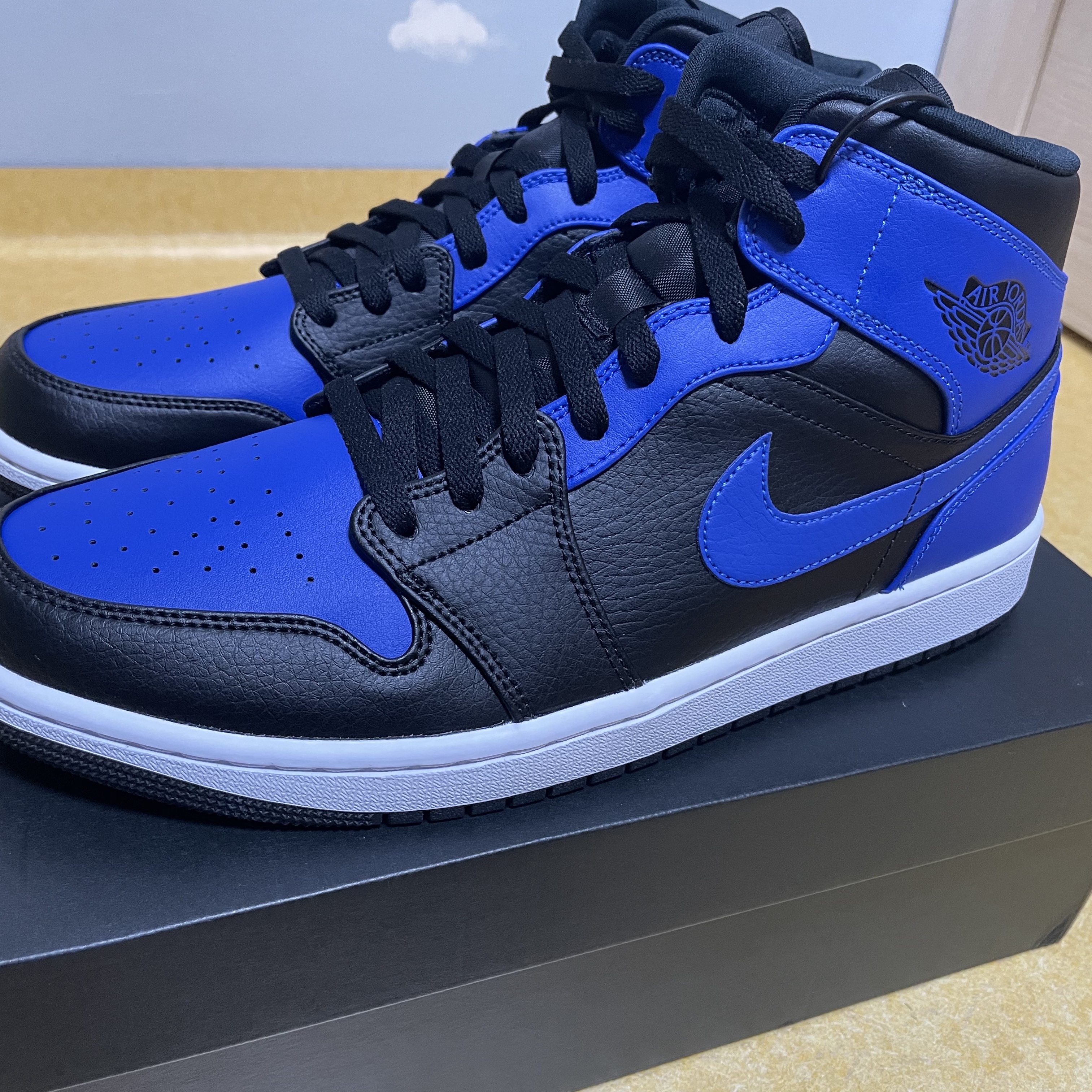Jordan 1 Mid Black Hyper Royal 착용 스타일