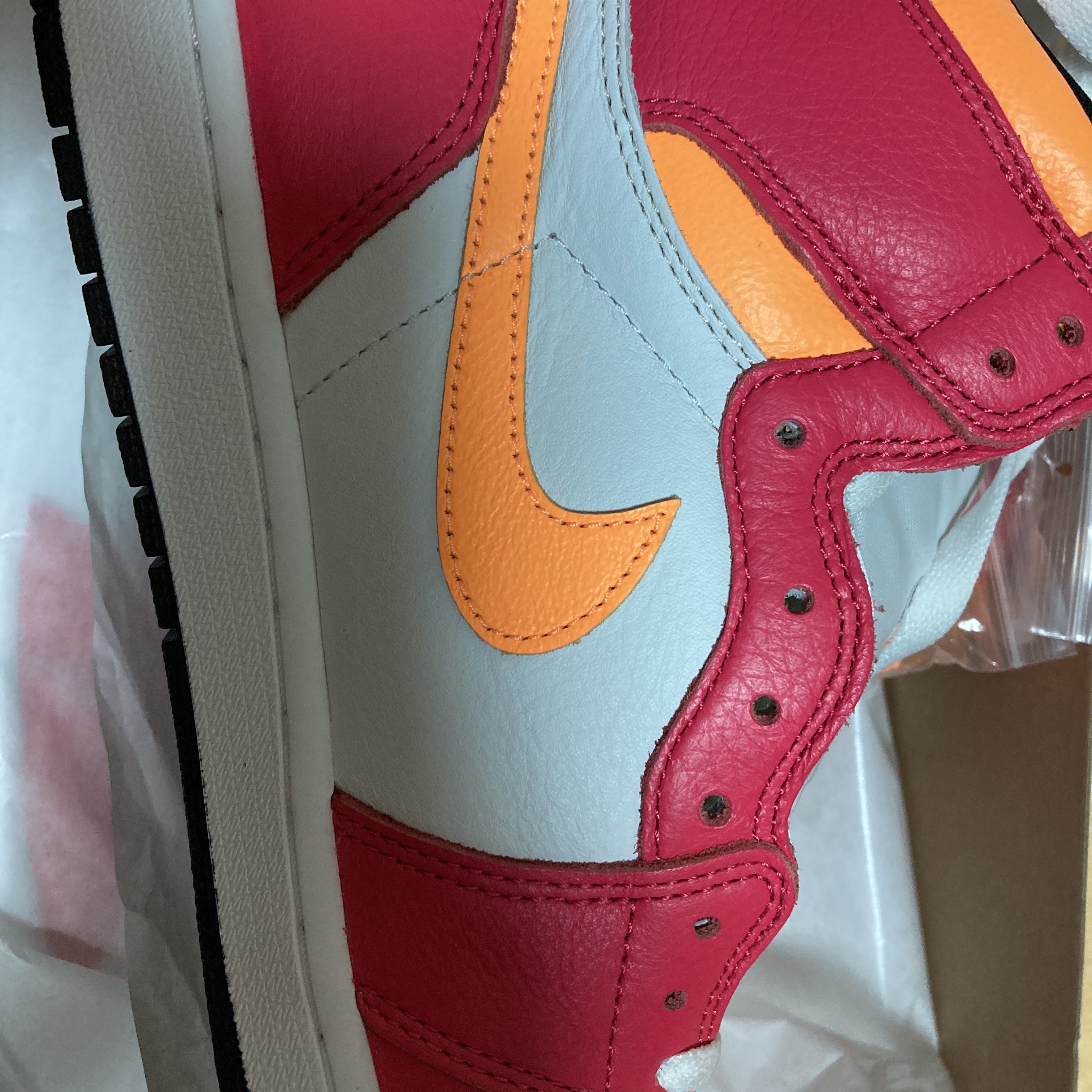 Jordan 1 Retro High OG Light Fusion Red 착용 스타일