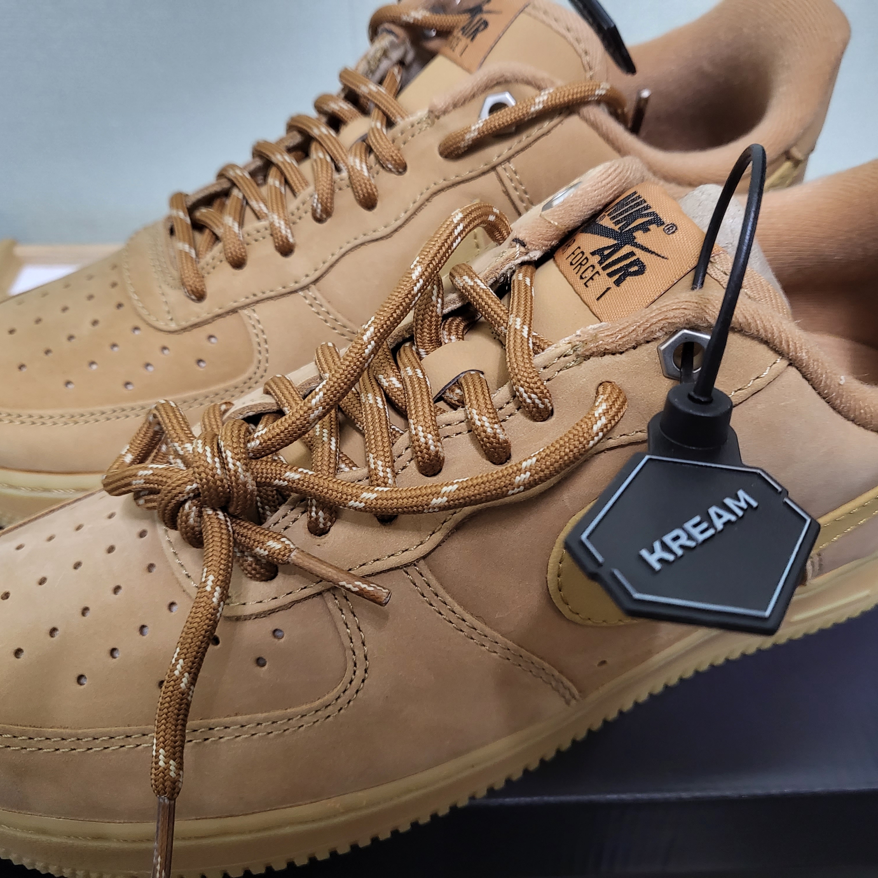 Nike Air Force 1 '07 WB Flax 착용 스타일
